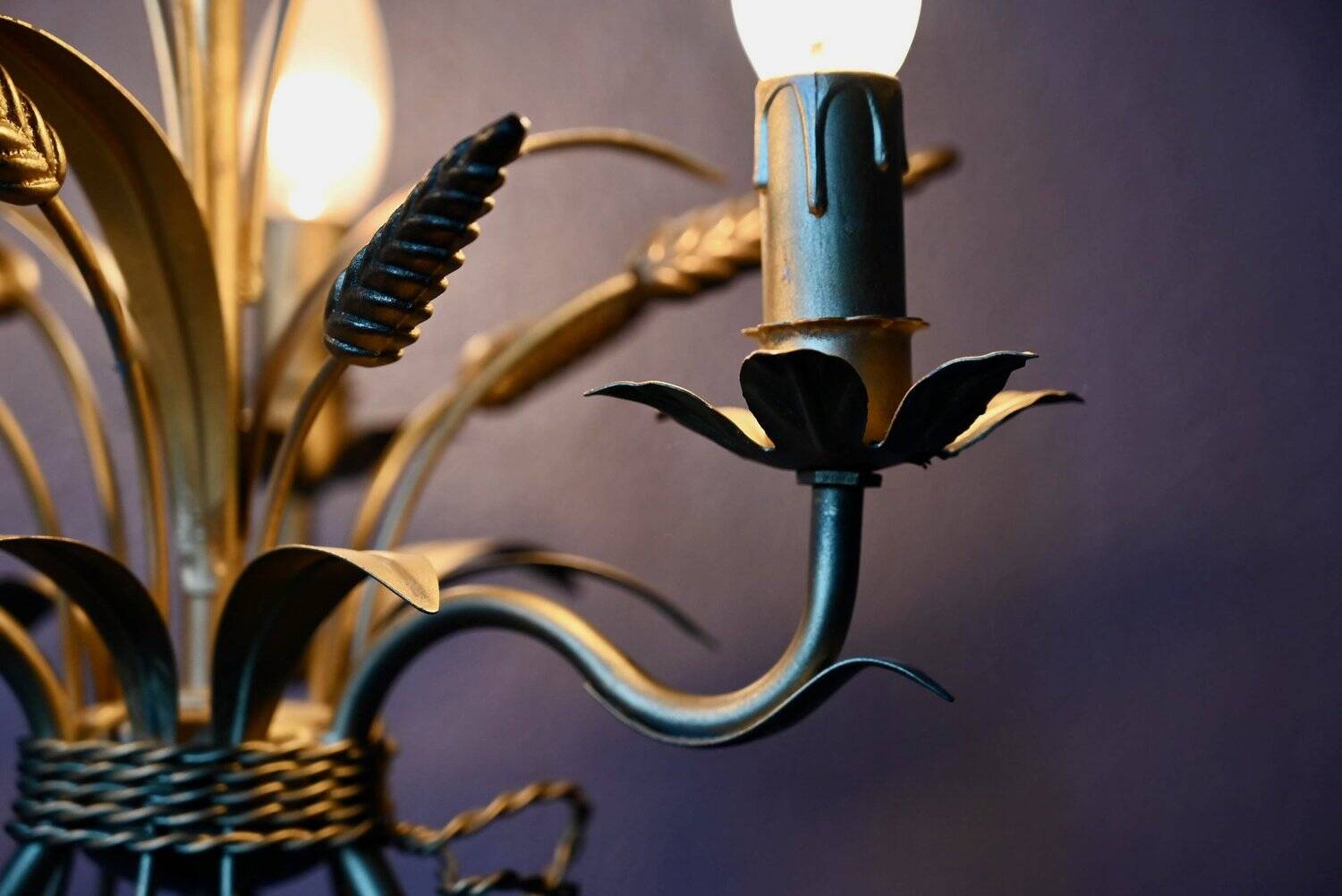 Vintage wheat spike chandelier in gold metal, 3 lights, 1970s Hollywood Regency.