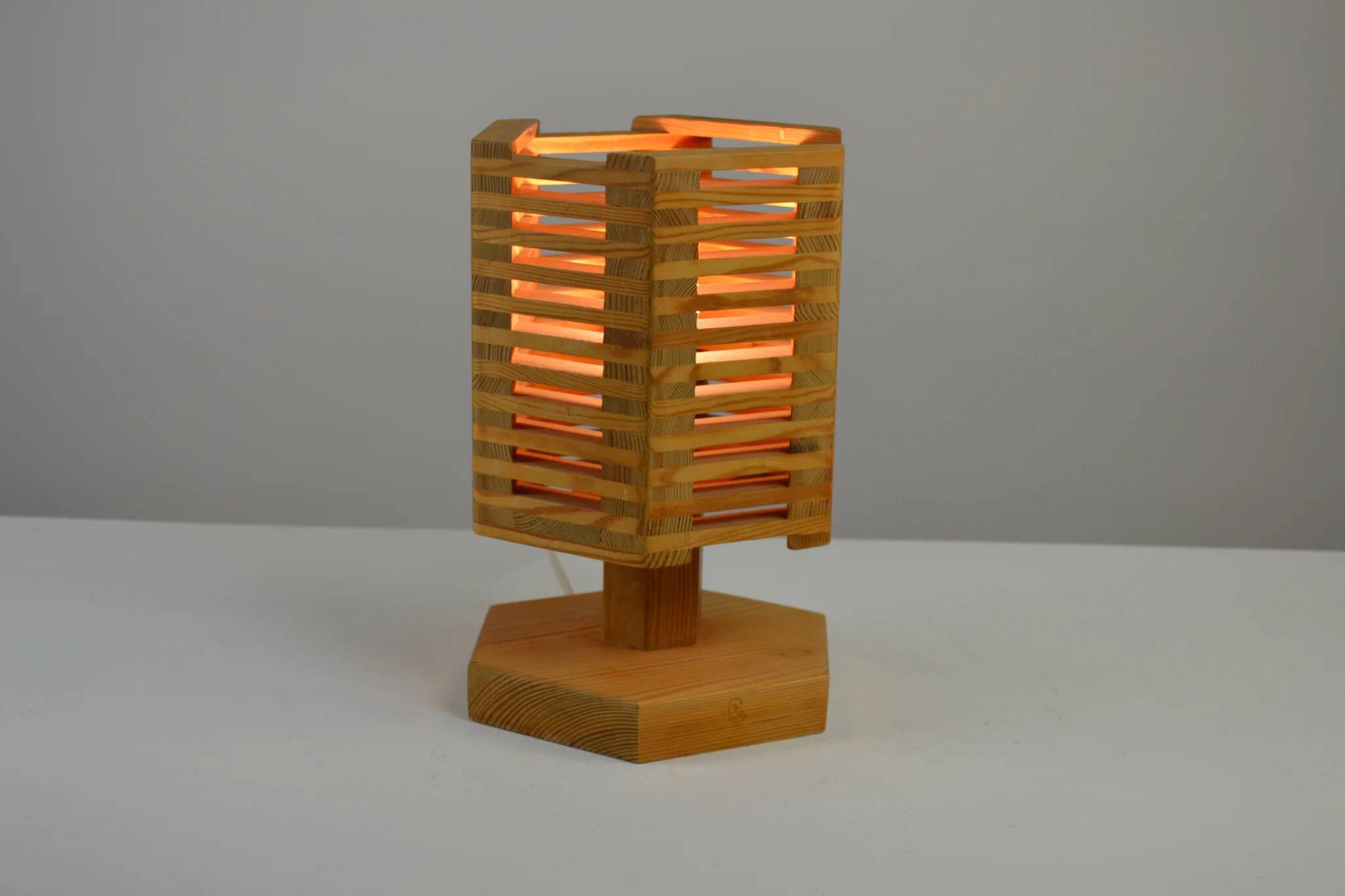 Pine table lamp by Pelle Snickare, Sweden, 1970s