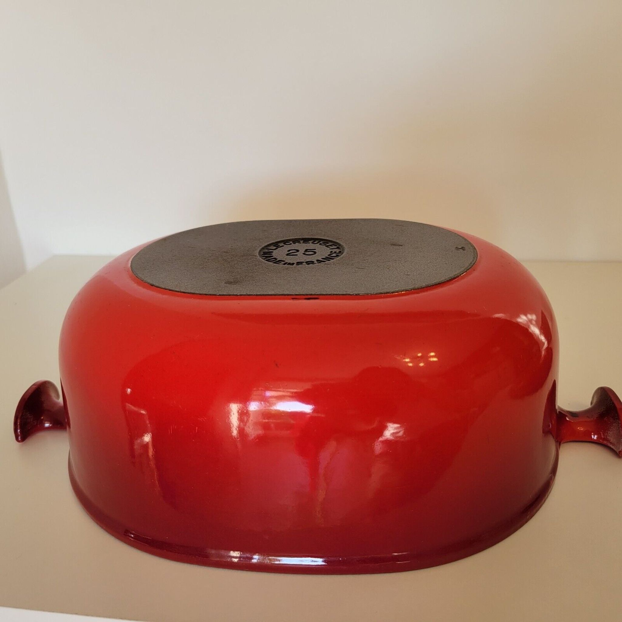 Oval casserole in red enamelled cast iron Enzo Mari La Mama 25
