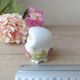 Figurine chouette en porcelaine décor de fruits, chouette miniature avec fruits du jardin
