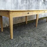 Farm table