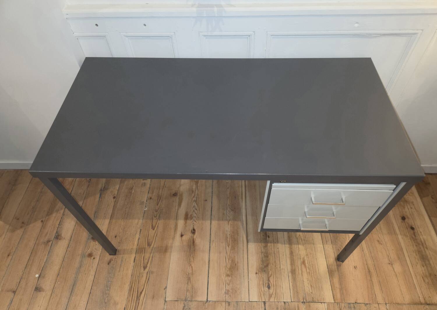 Bureau vintage industriel Gispen avec caisson 3 tiroirs