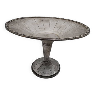 Art deco fruit bowl in silver metal.