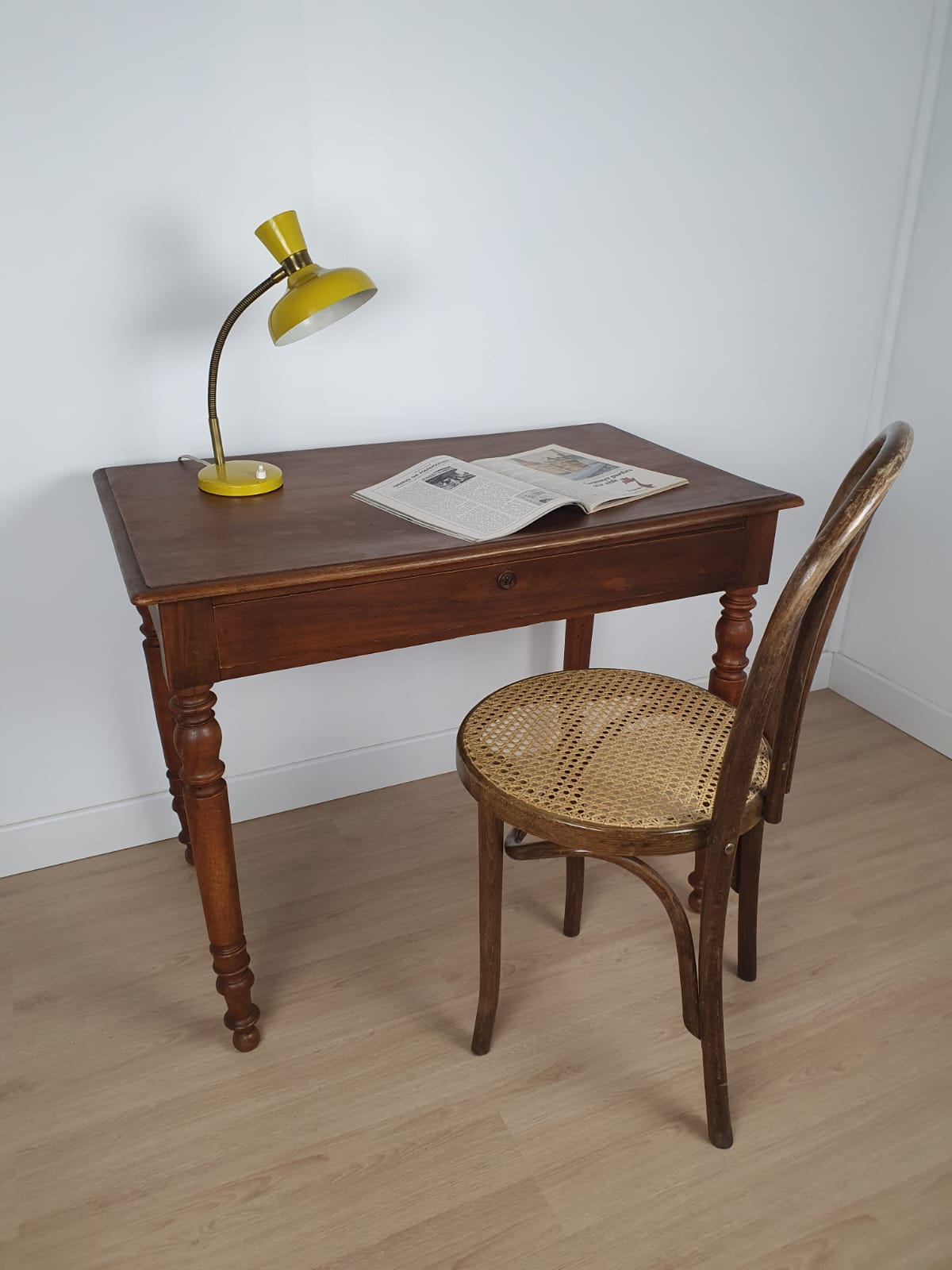 Old Small table/desk