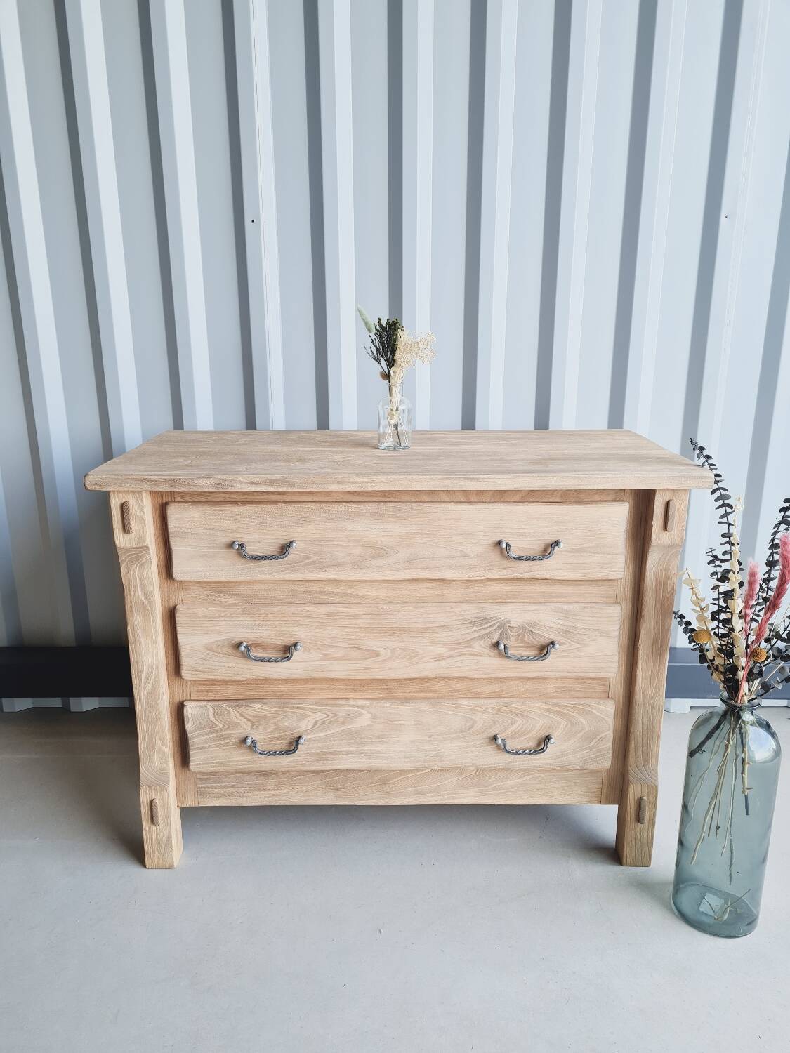 Solid wood chest of drawers