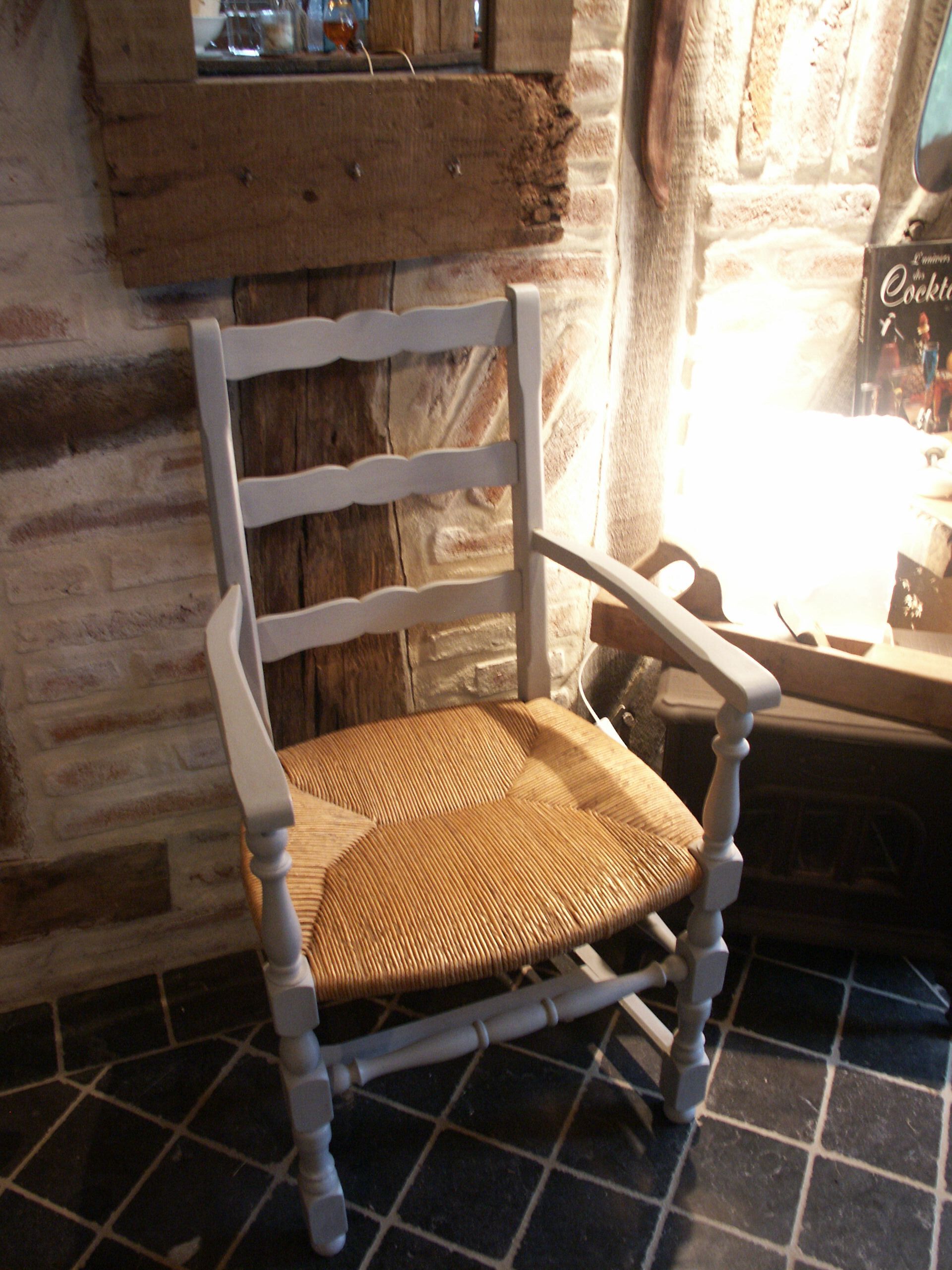 Fauteuil paillé relookée