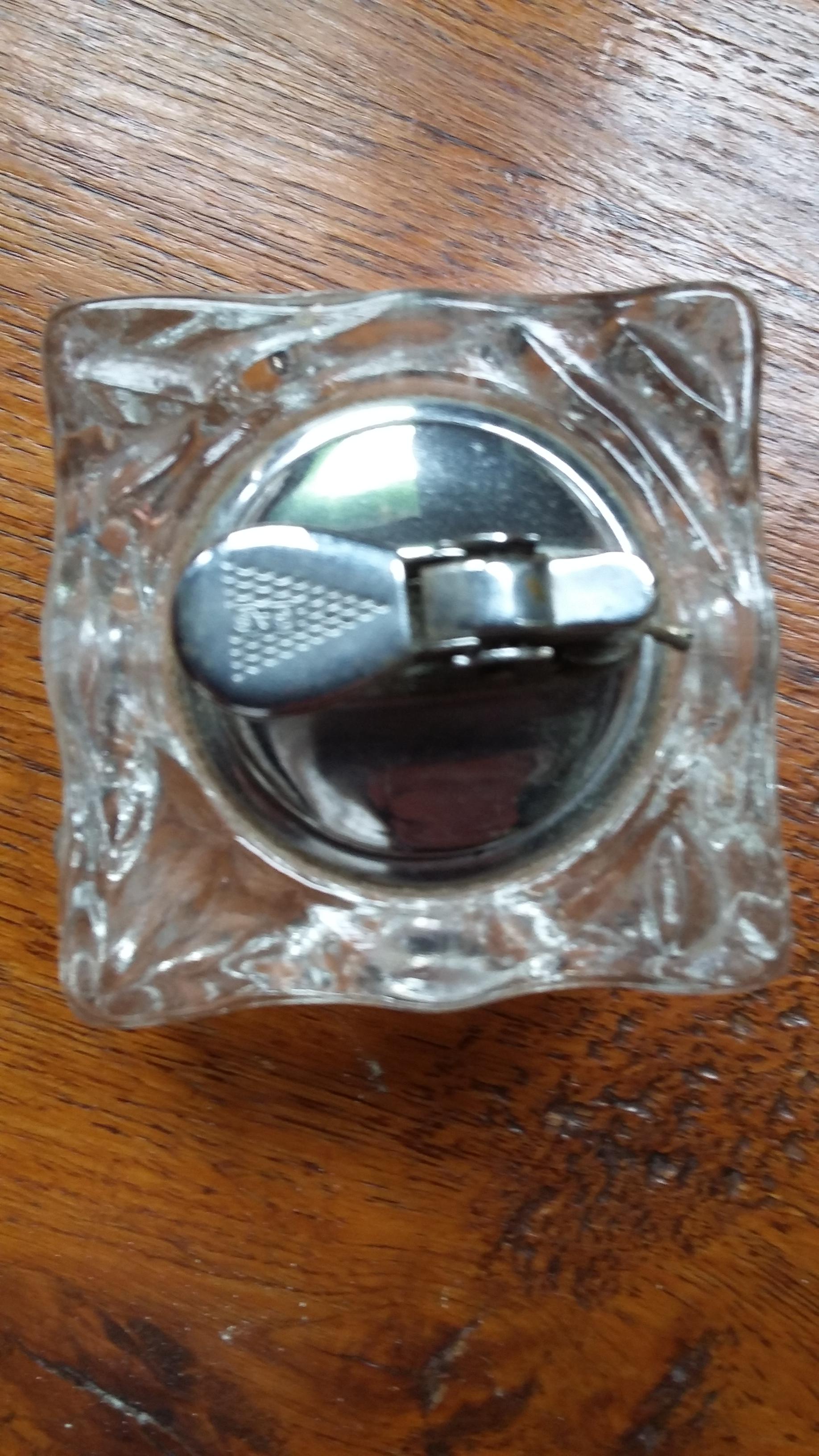 Crystal lighter