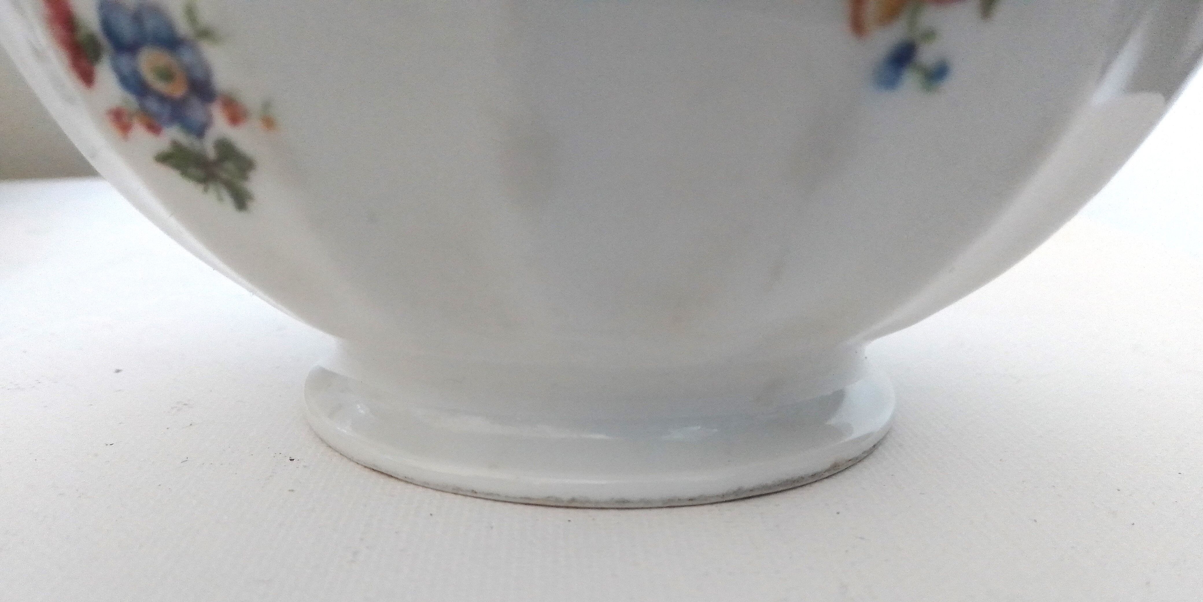 Set of 6 ribbed bowls and floral motifs