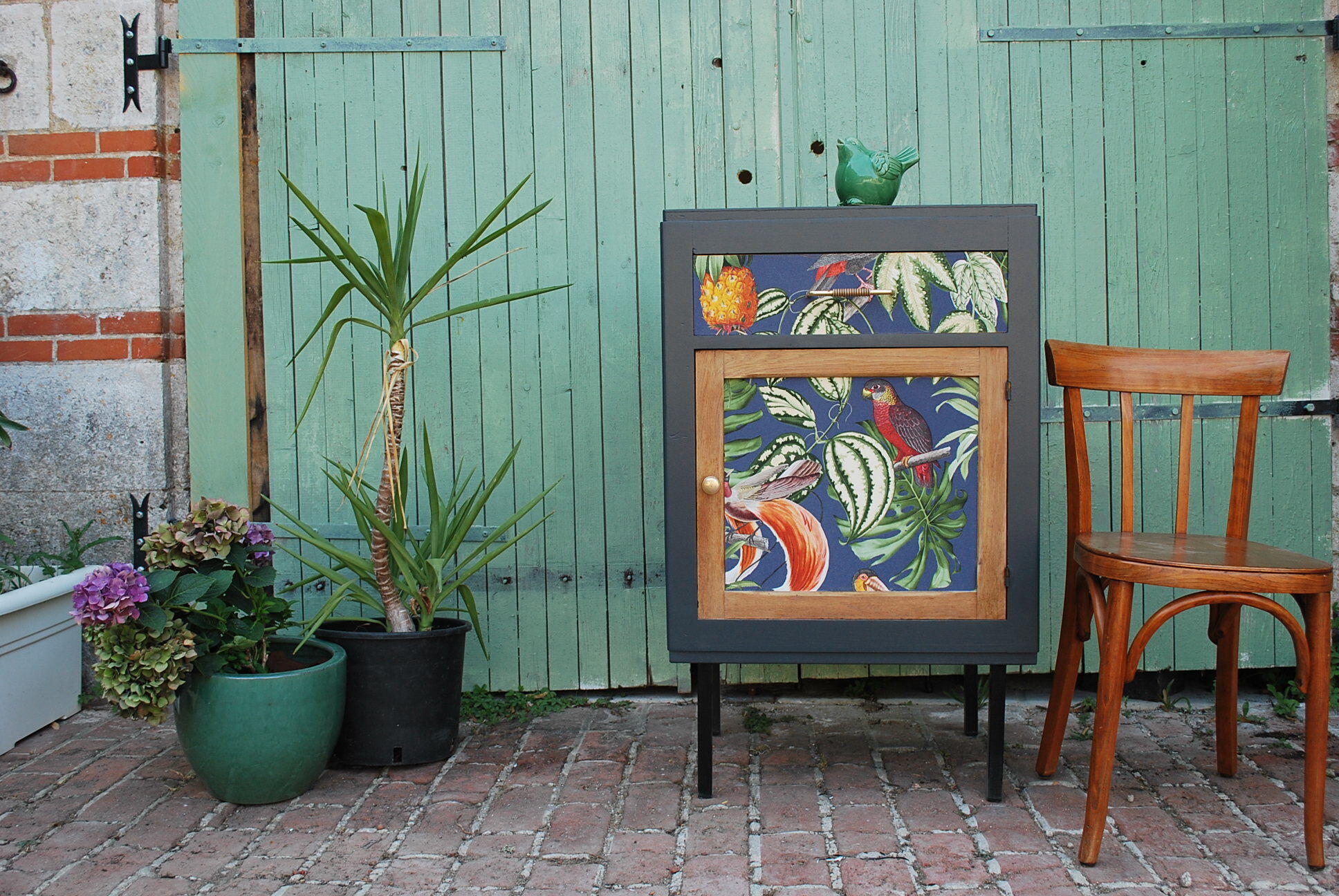 Buffet Mado renovated blue night