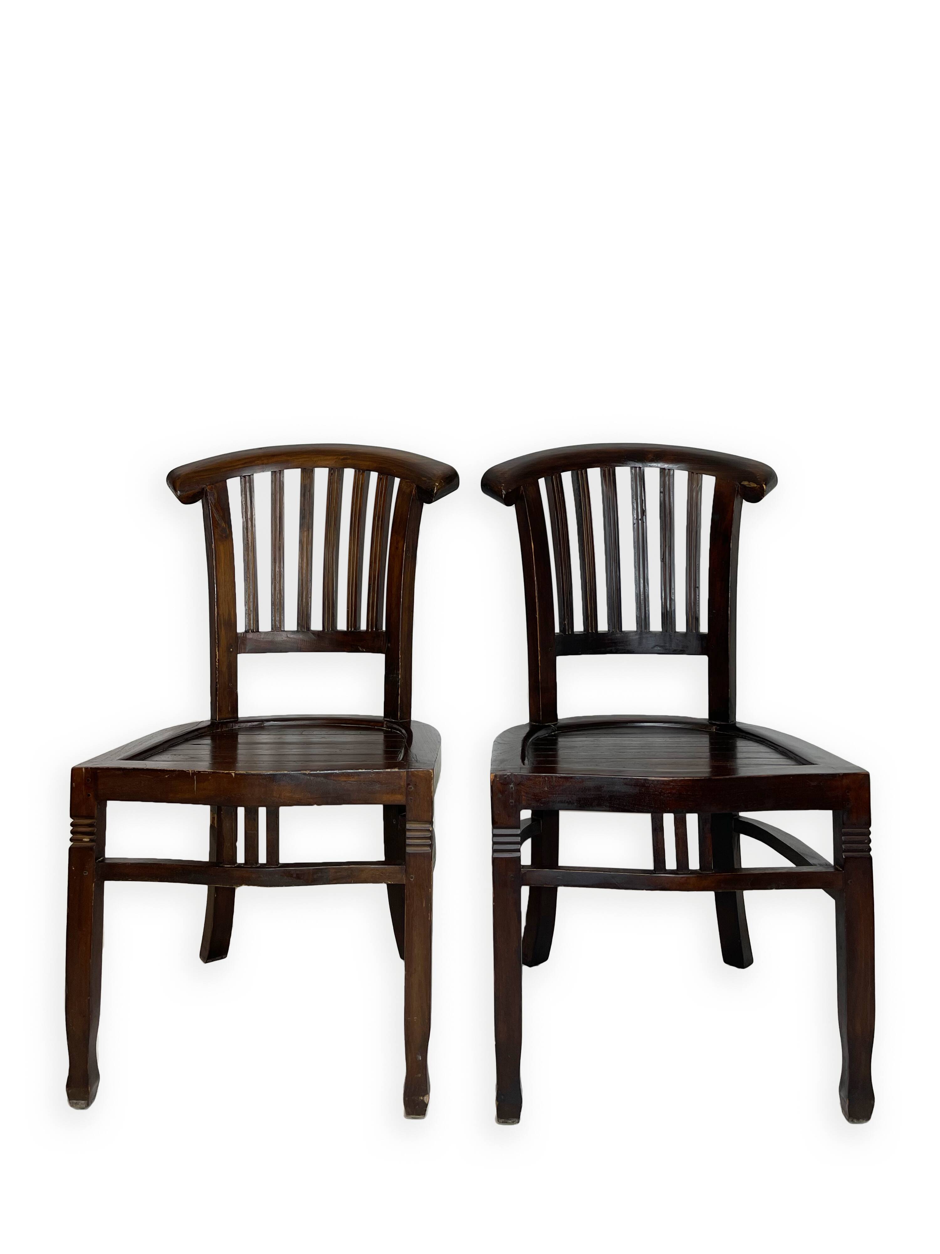 2 chaises coloniales en bois massif, années 1950