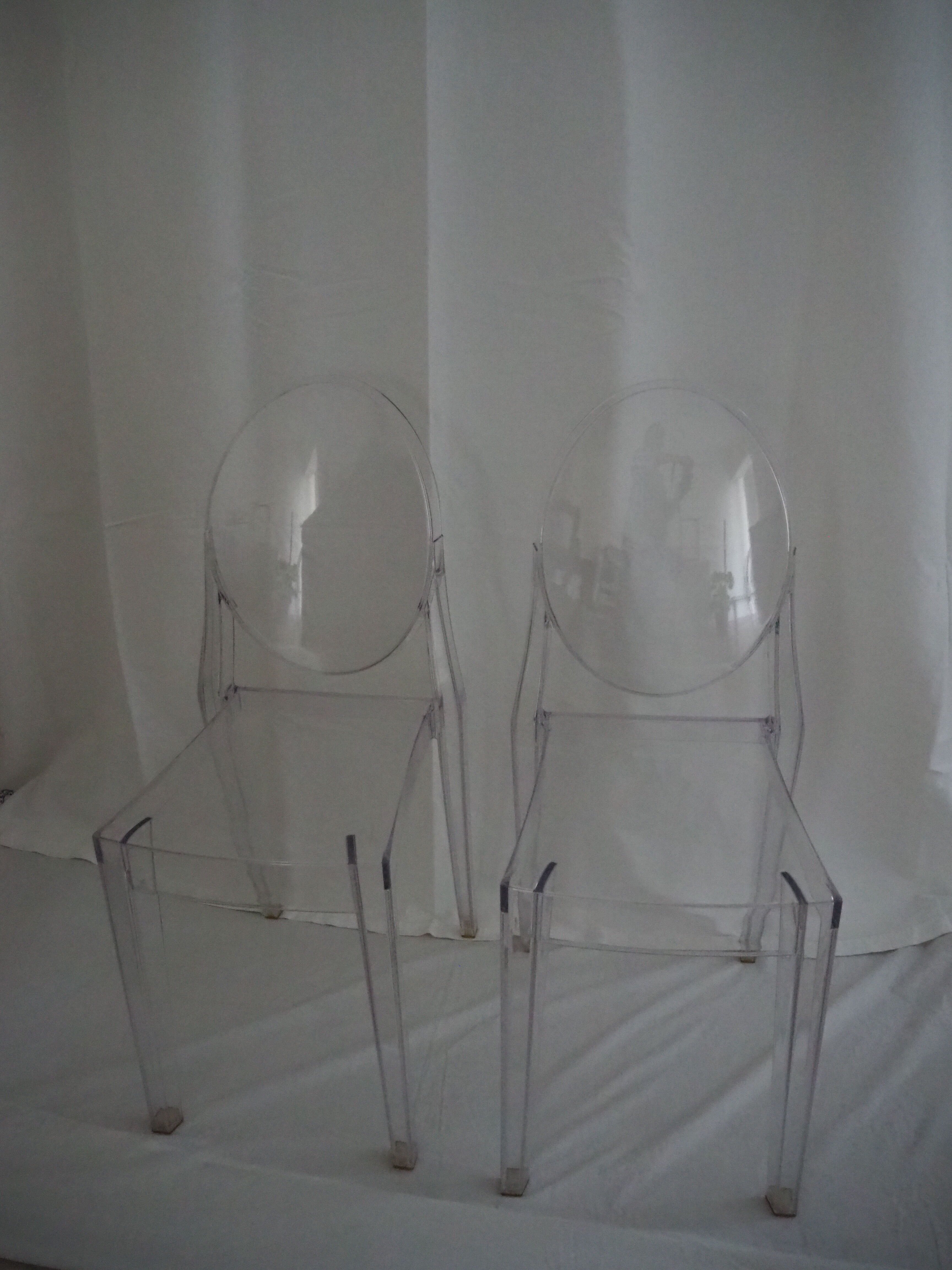 Pair of stackable chairs Victoria Ghost by Philippe Starck, Kartell