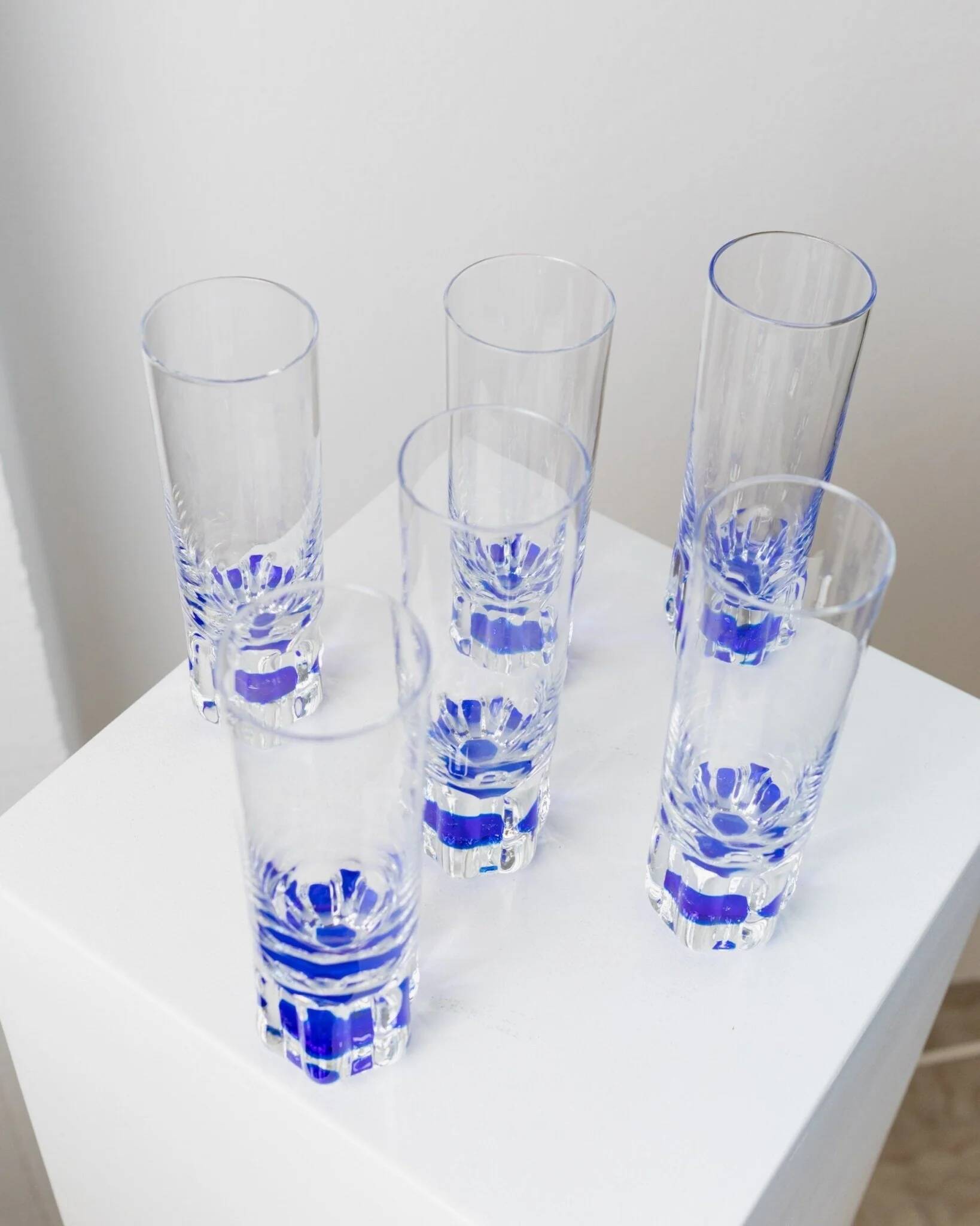 6 vintage drinking glasses from Italy from the 1980s - Set of transparent royal blue water glasses - Mid-Century design