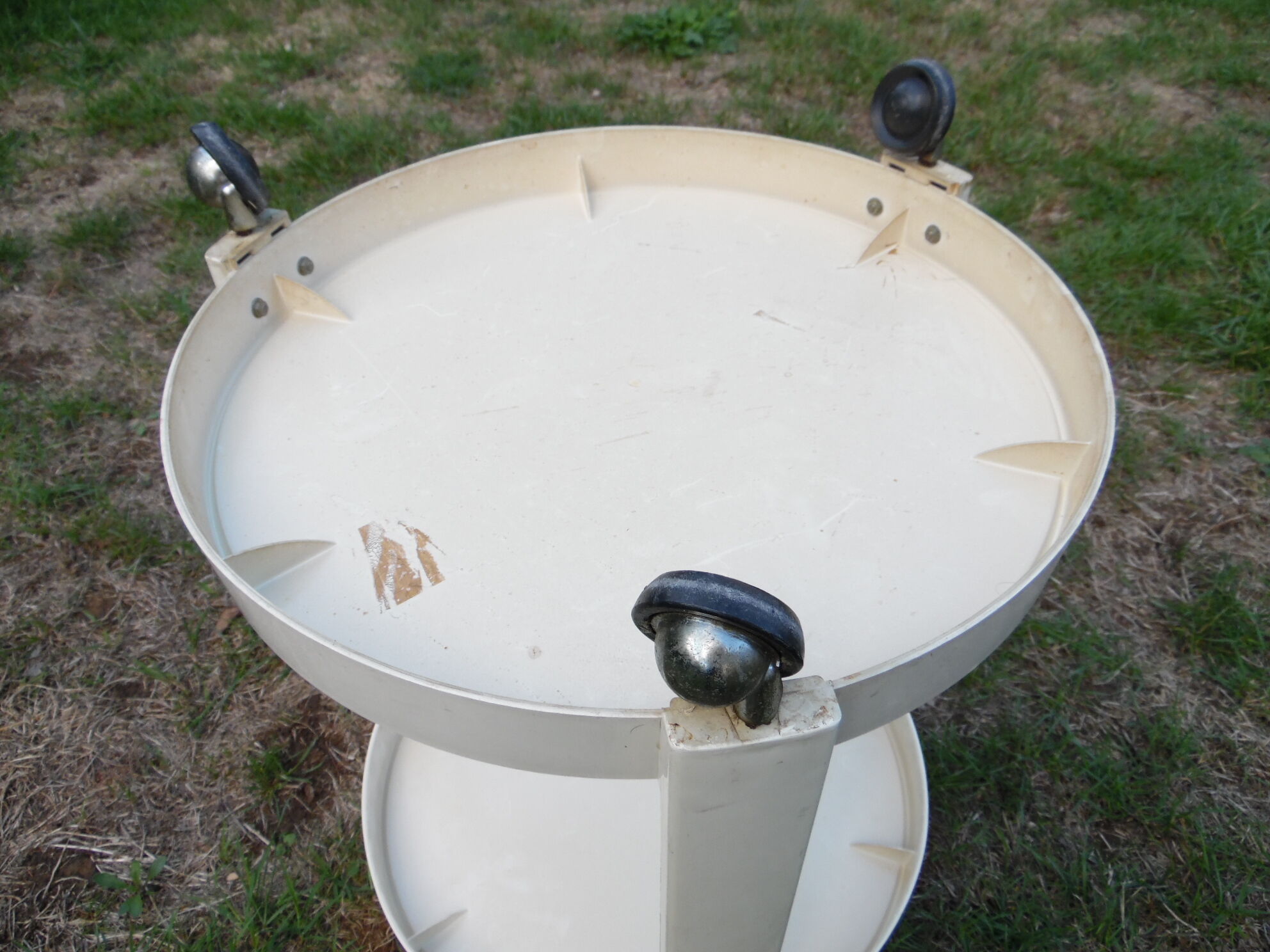 70' round roulette dessert