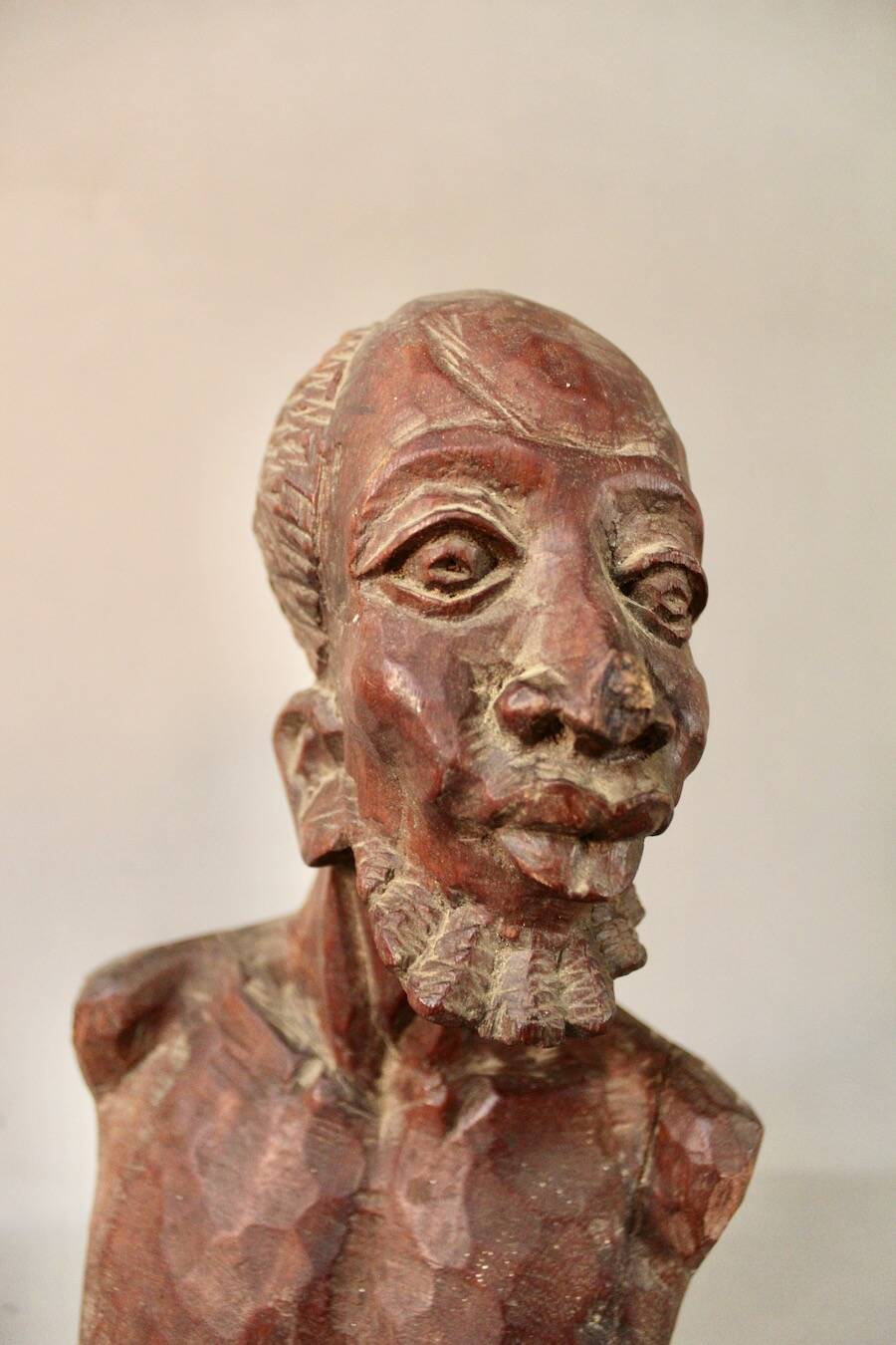 Bust Man in carved wood.