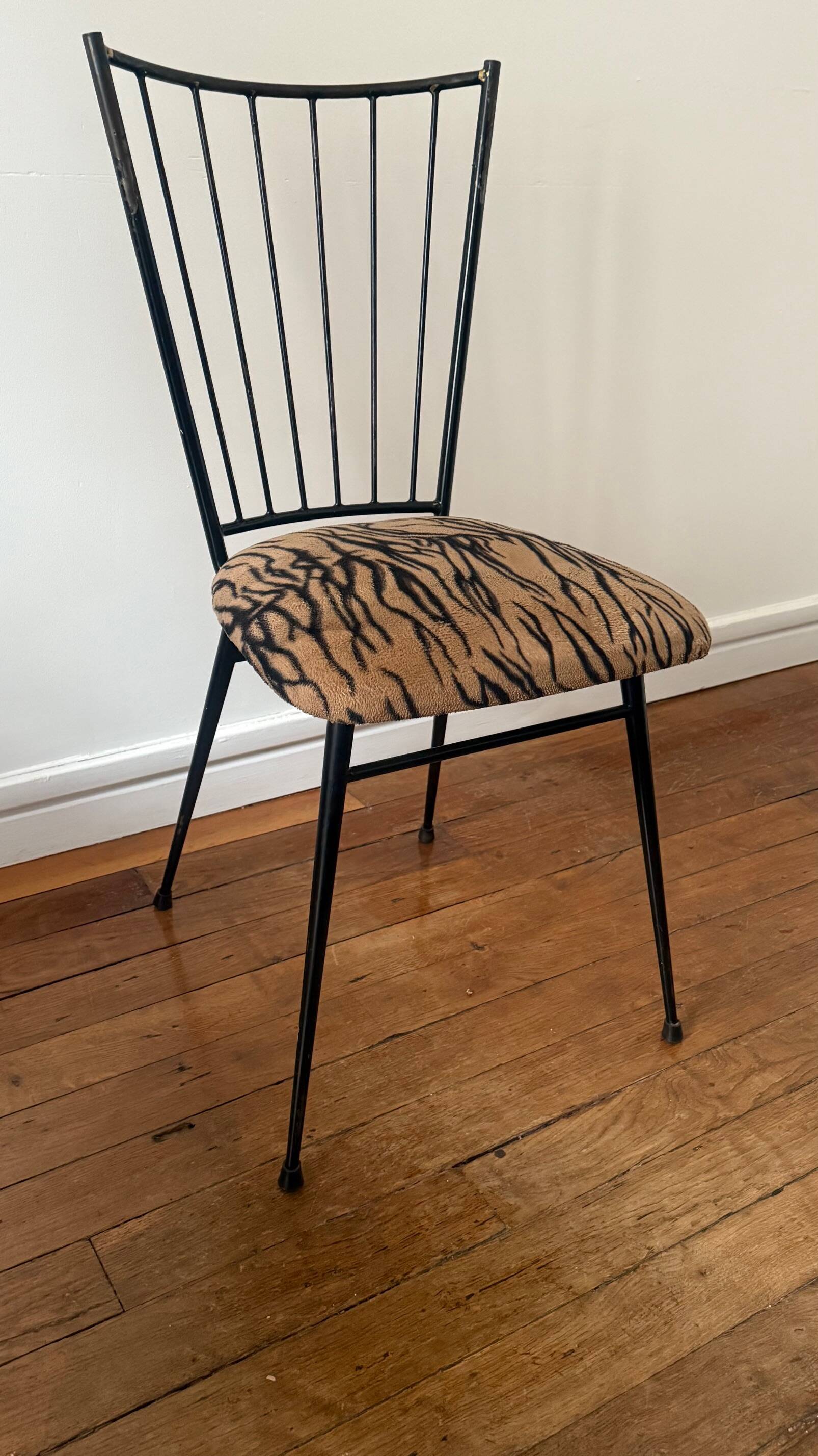 Set of 4 iron chairs