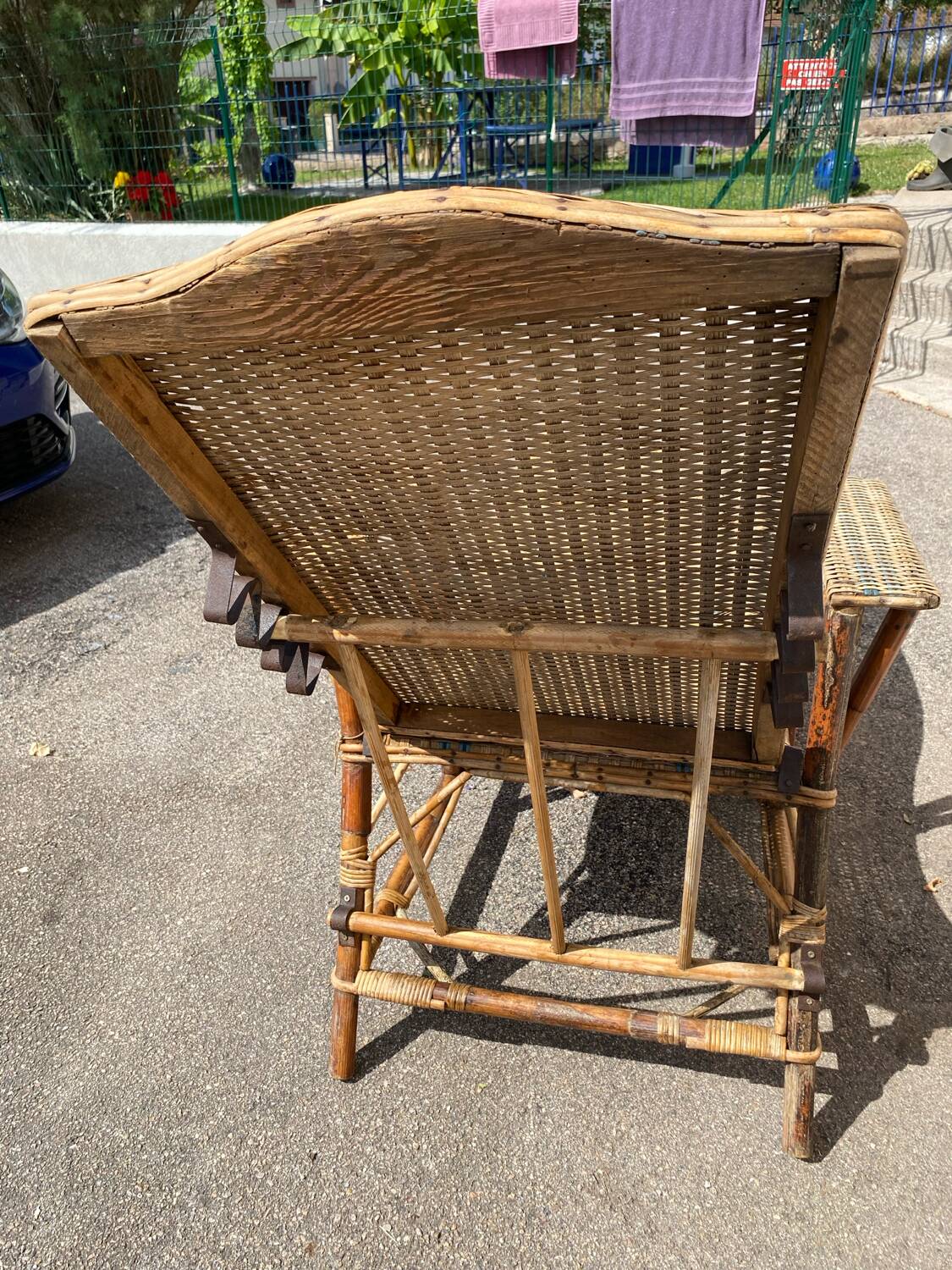 Wicker lounge chair