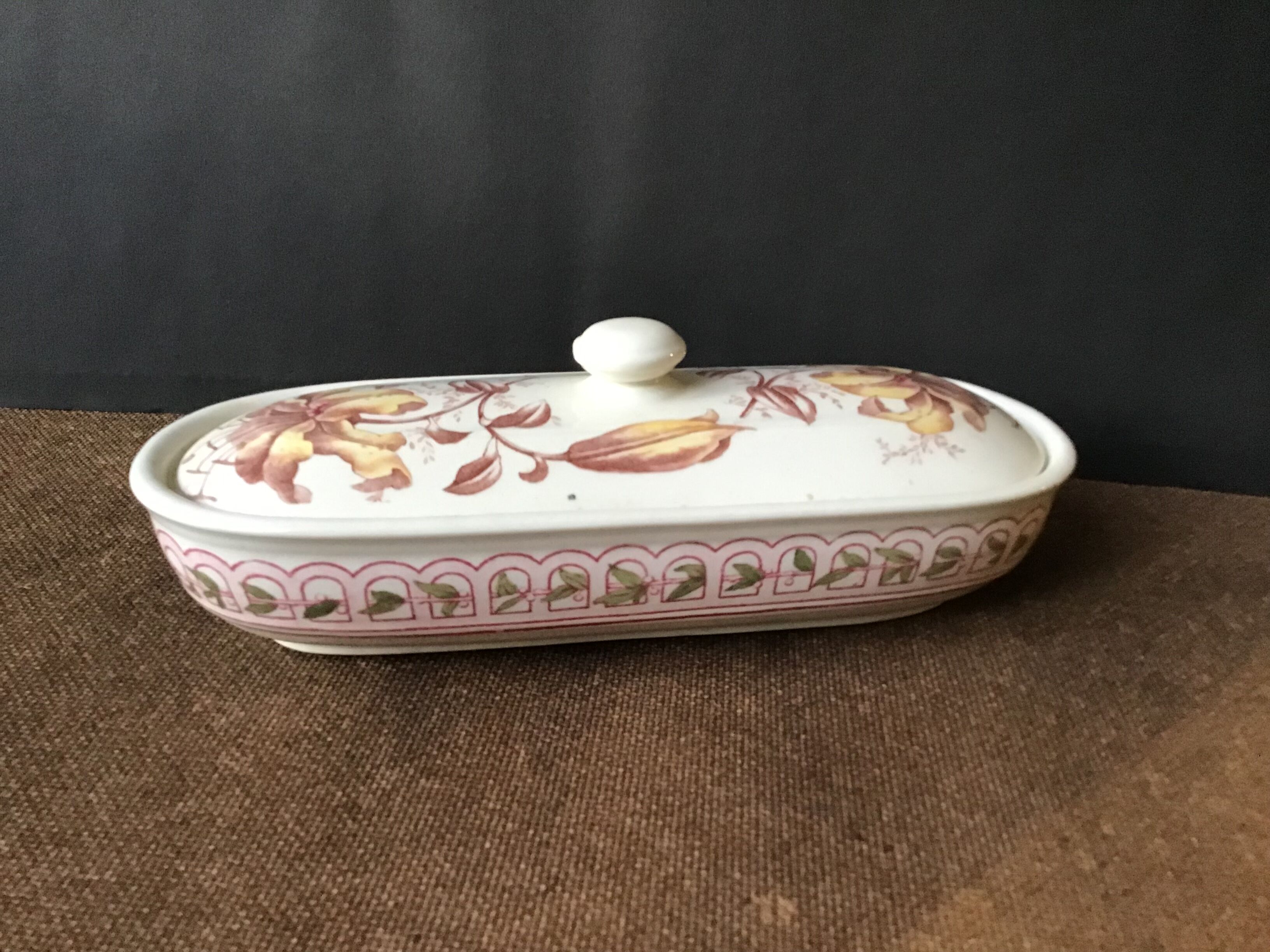 Faience brush holder