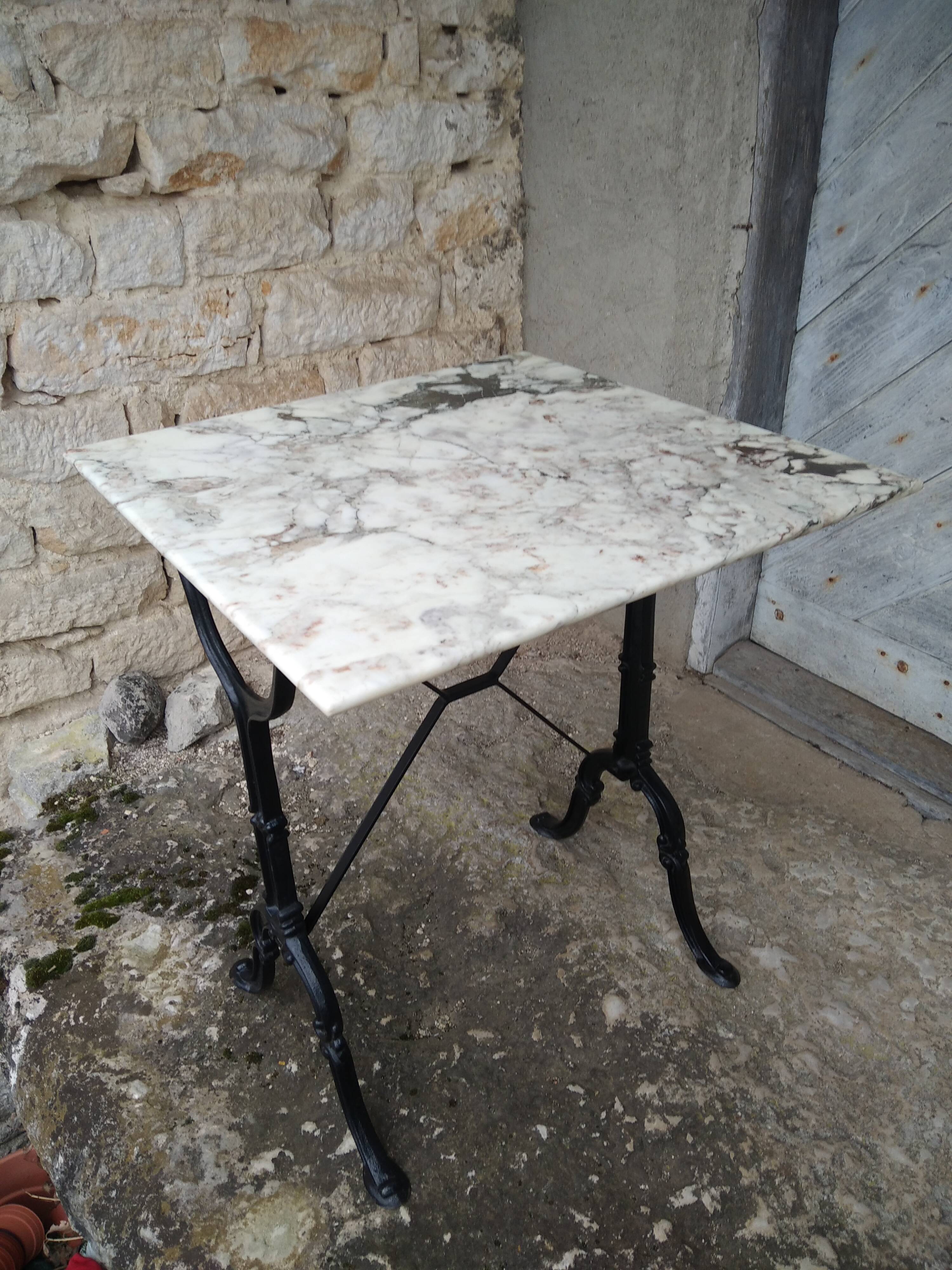 Bistro table in marble and cast iron "Le bon marché"