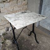 Table bistrot en marbre et fonte  "Le bon marché"