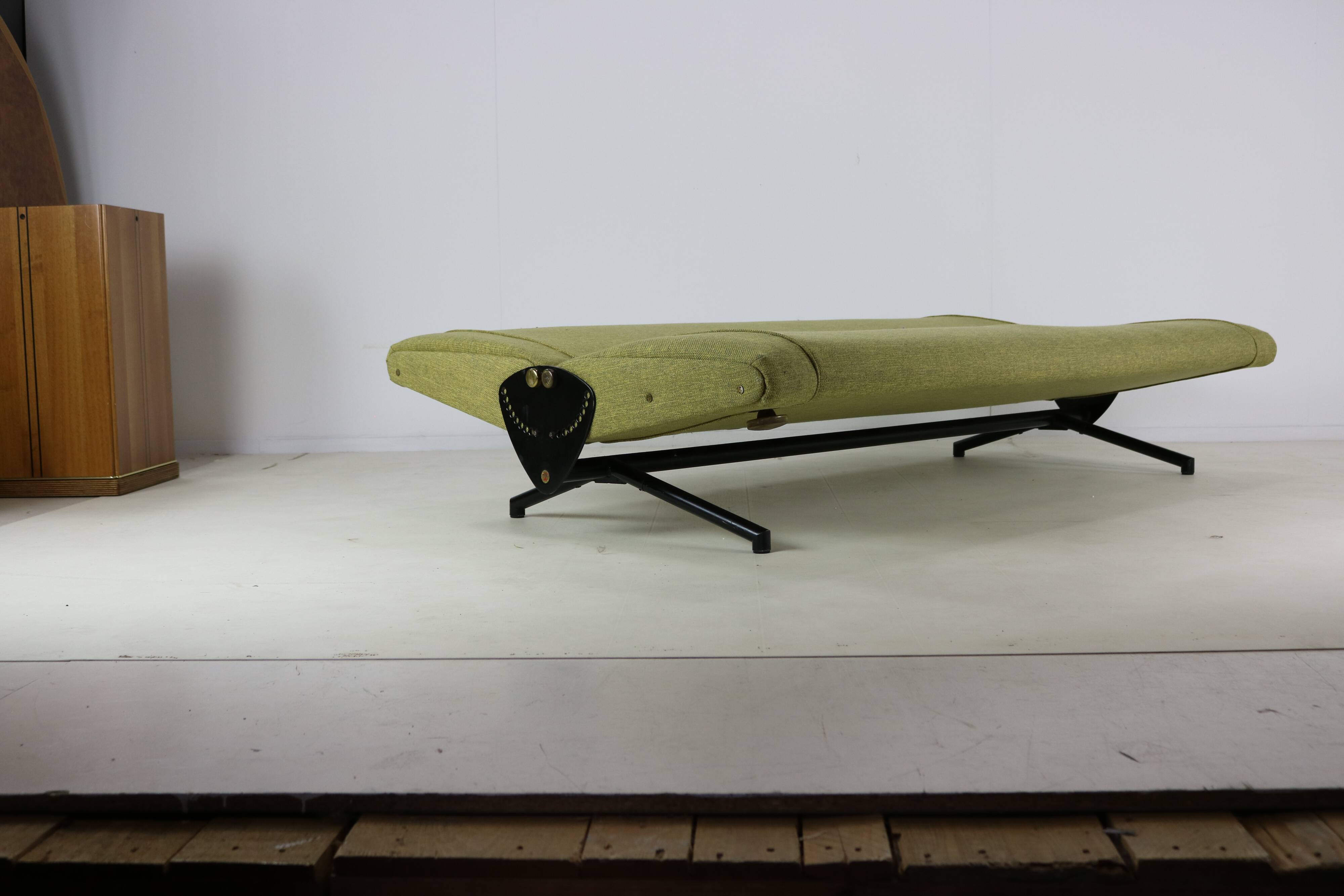 D70 sofa by Osvaldo Borsani for Tecno Italy