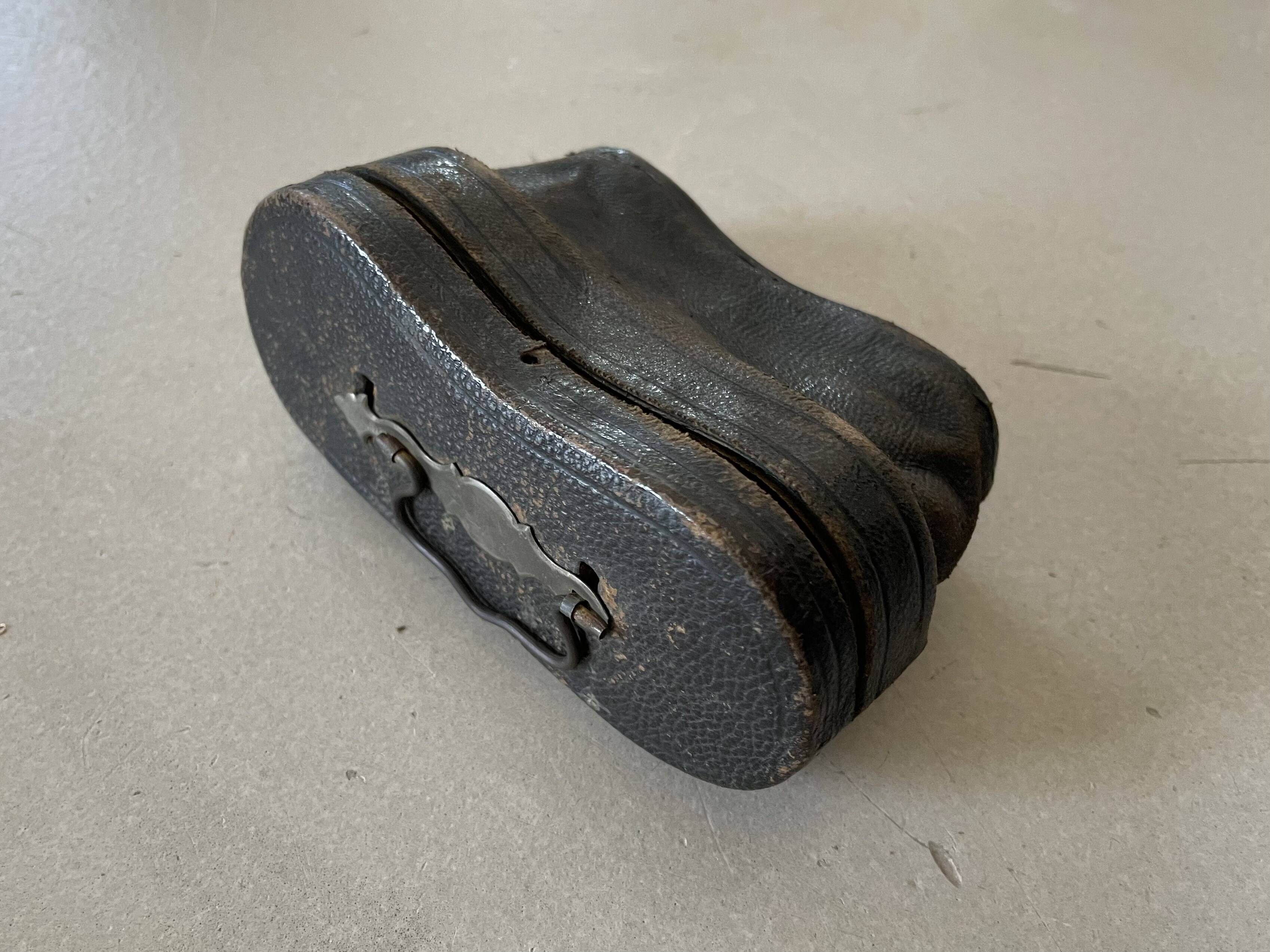 Mother-of-pearl opera binoculars