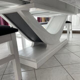 Table à manger avec chaises en bois