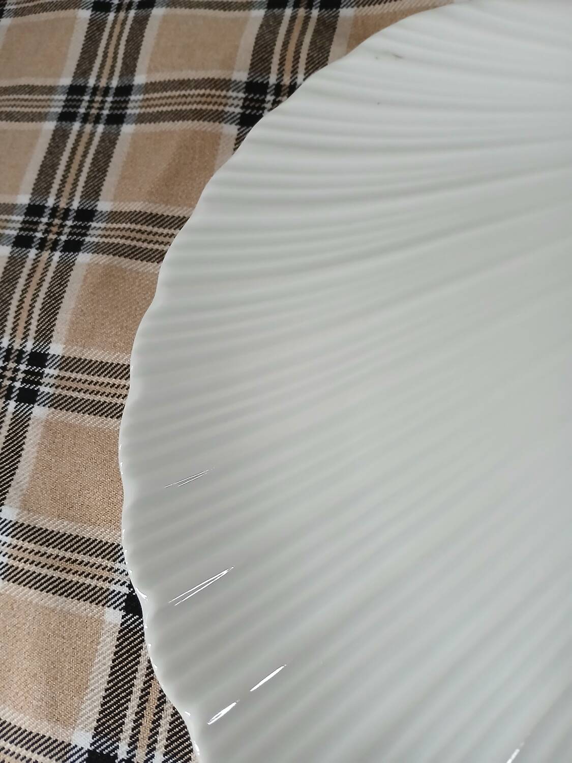 Small porcelain seashell dish