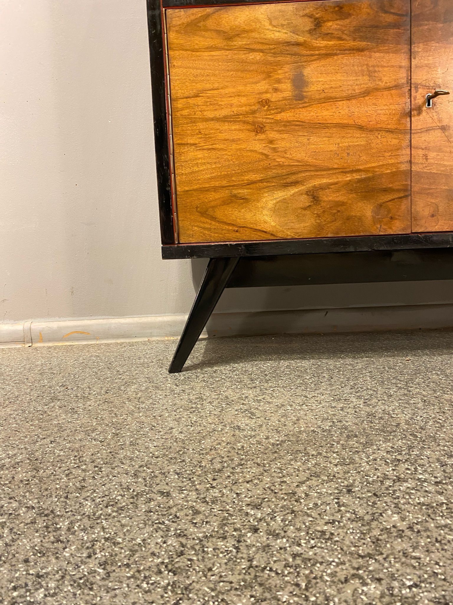 Bibliothèque plaquée noyer vintage, années 1960