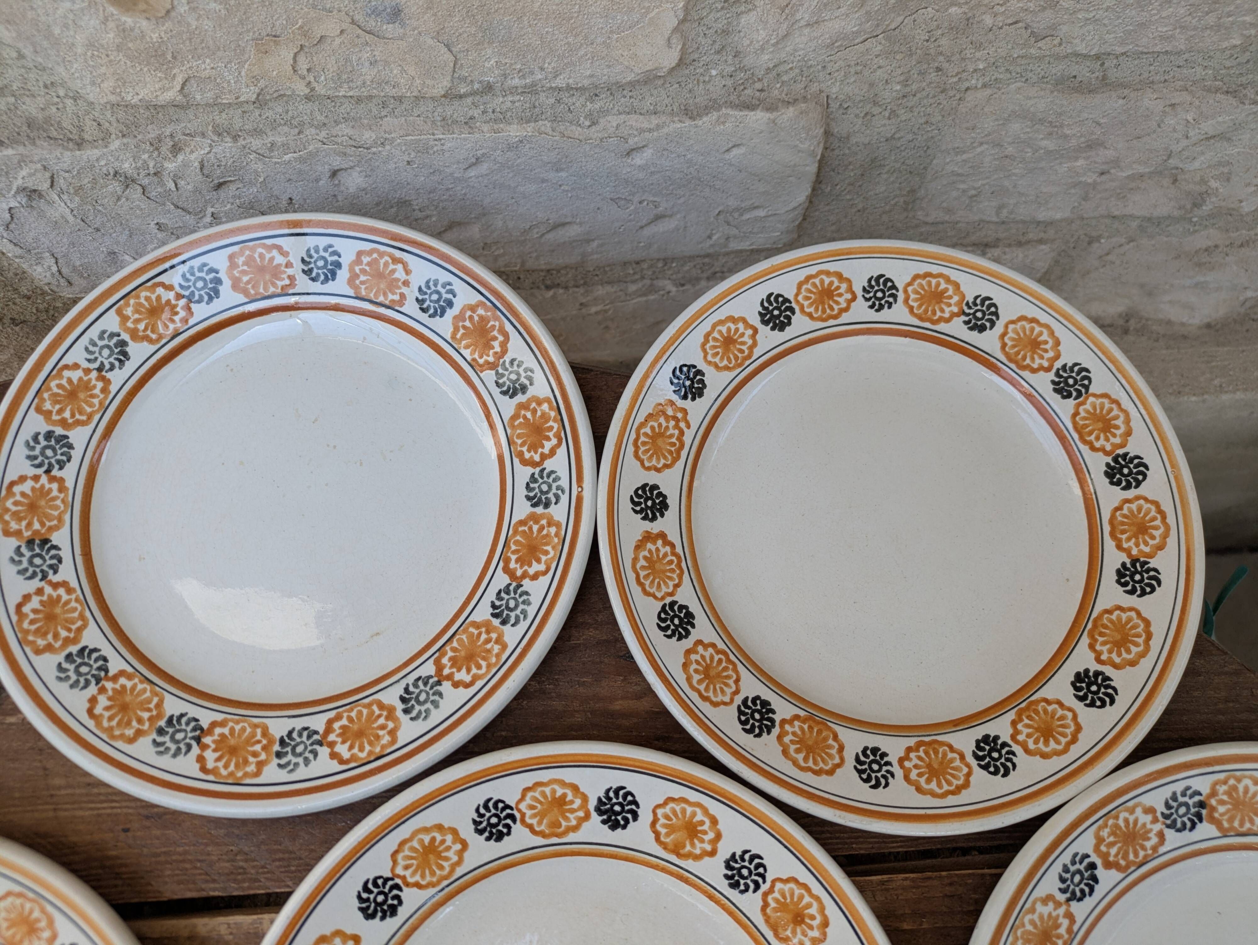 10 dessert plates Saint Amand Amandinoise frilled with orange and black flowers.