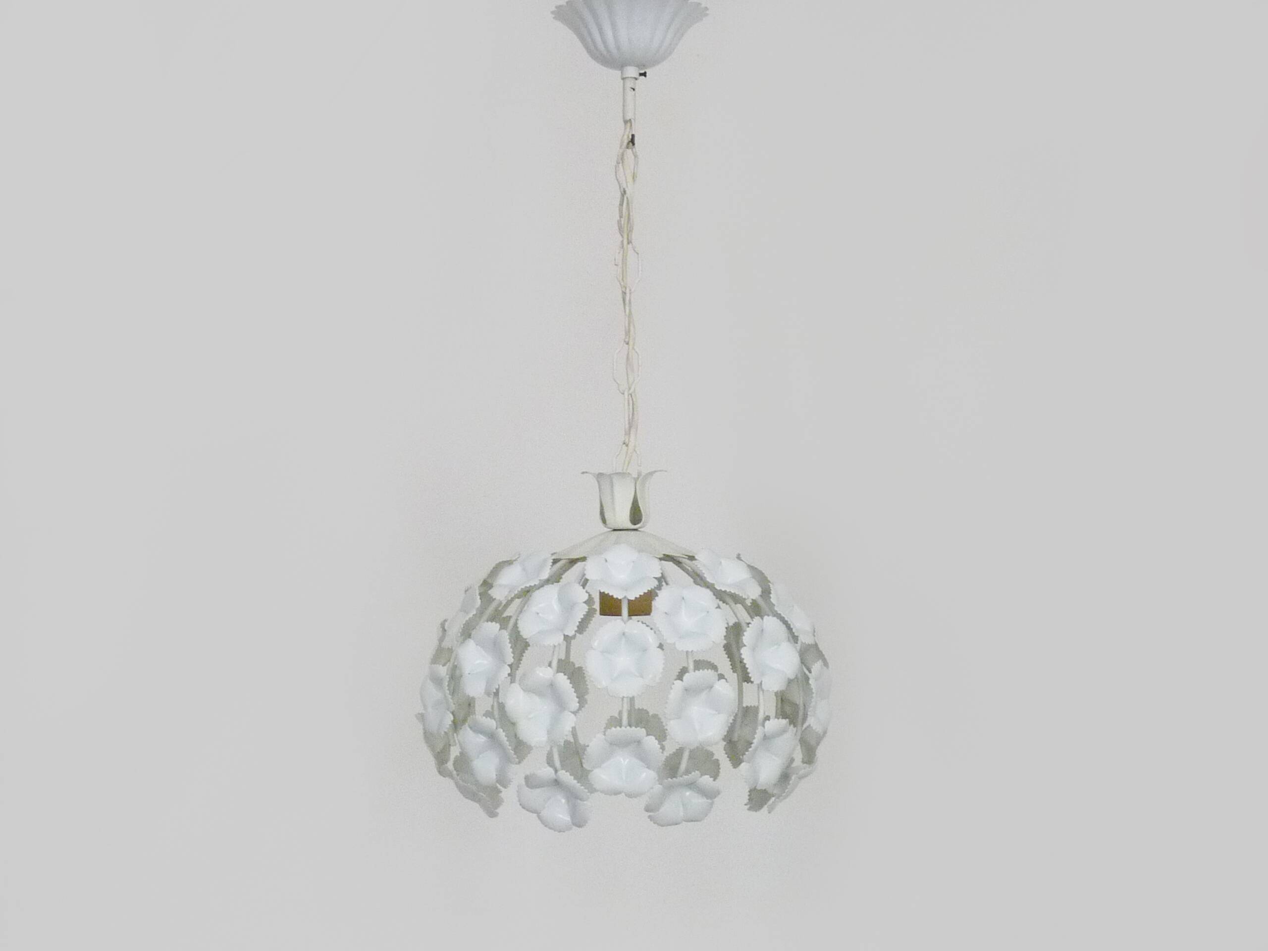 Suspension en métal blanc suspension florale. Années 70
