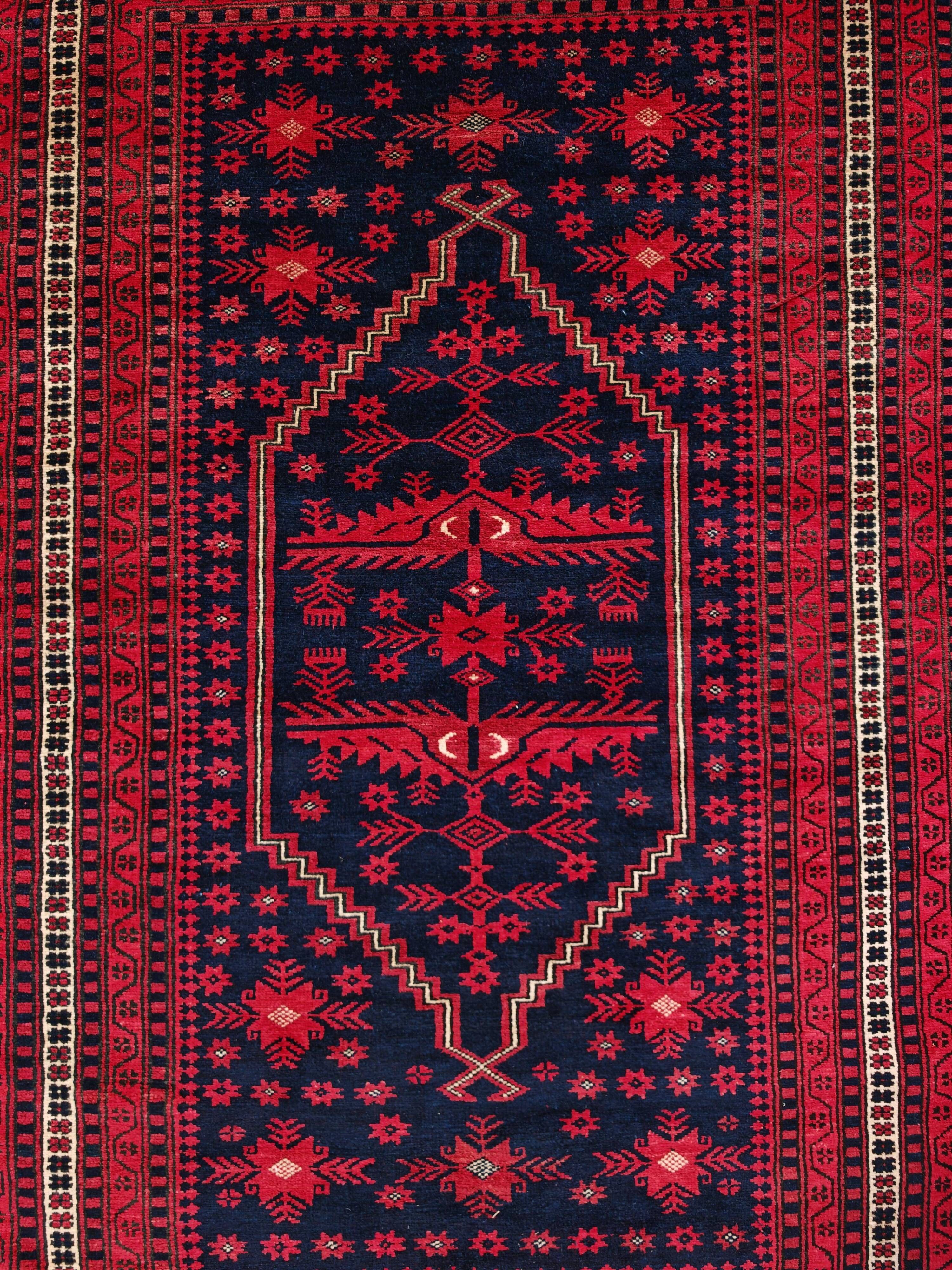 Yagcibedir carpet, vintage, handwoven, naturally dyed wool from the 1940s.