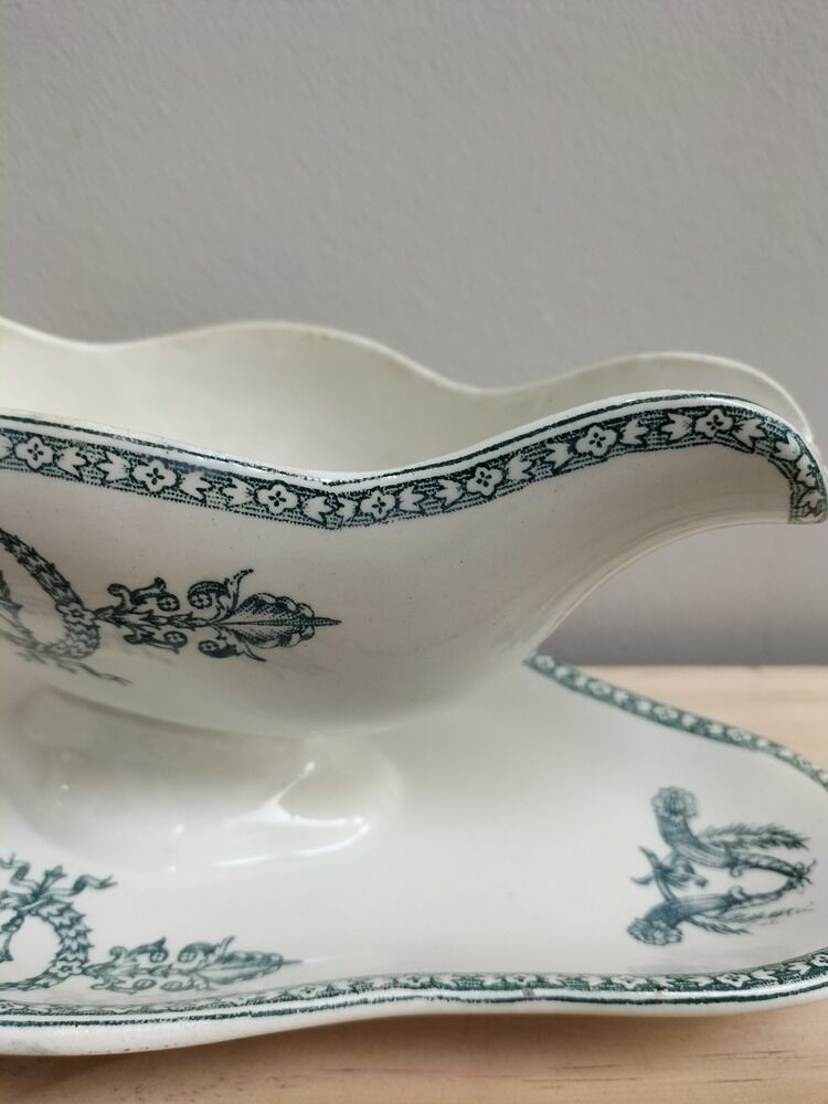 Givors earthenware saucière