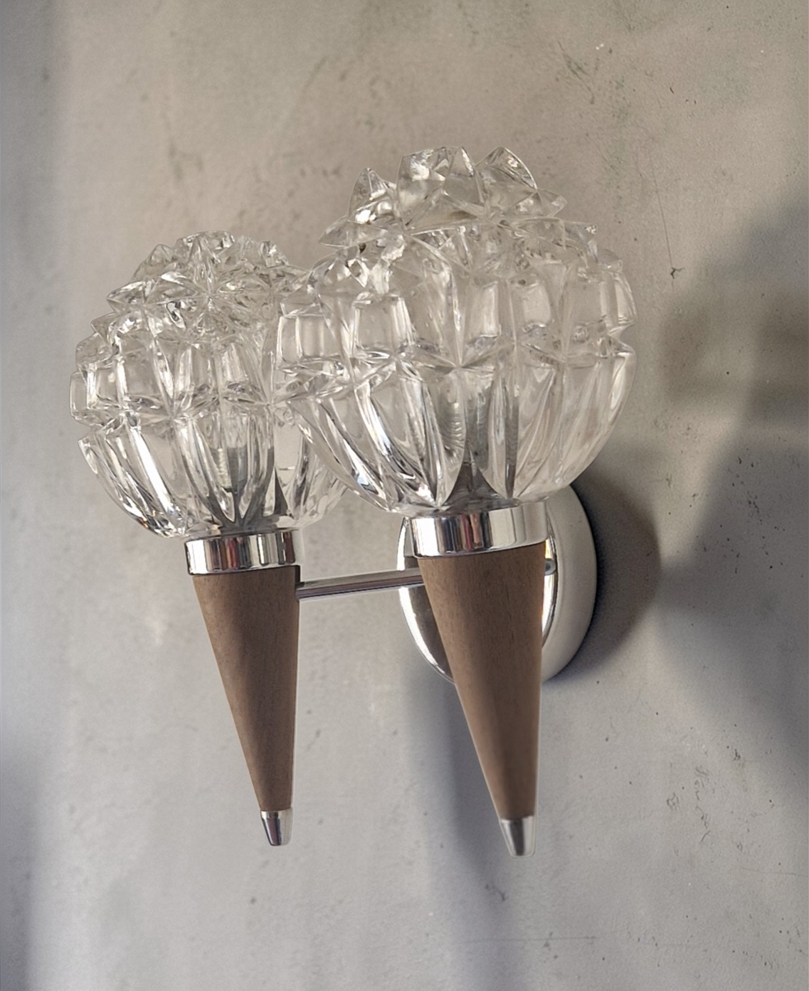 Applique murale double style scandinave - Verre moulé et teck - 1960