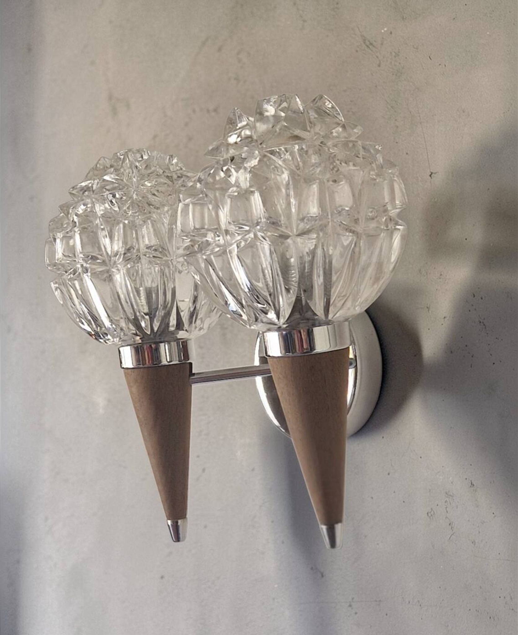 Double wall lamp in Scandinavian style - moulded glass and teak - 1960