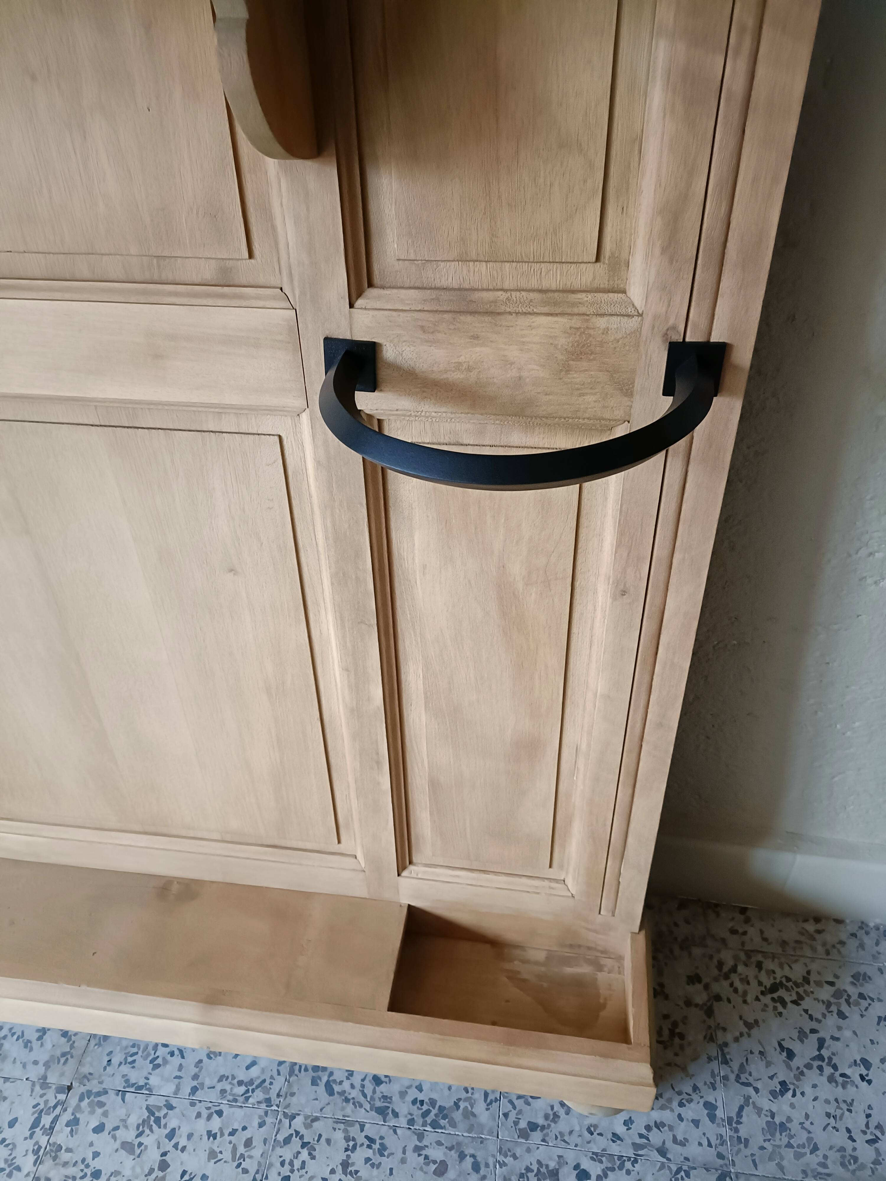 Entrance hall, renovated Art Deco coat rack