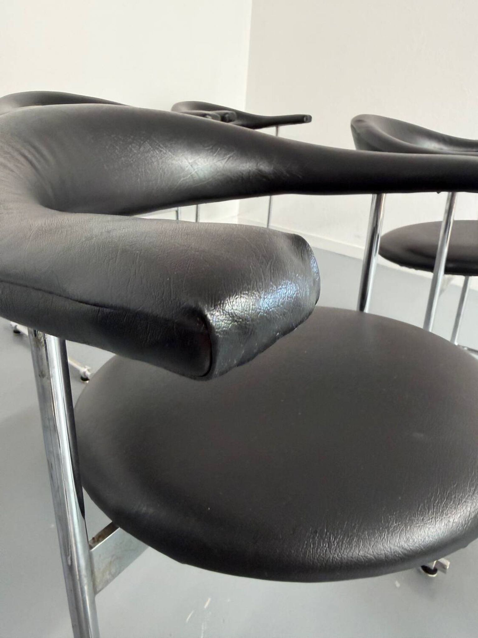 8 Airport Chairs Model 037 designed by Hans Kaufeld / Geoffrey Harcourt