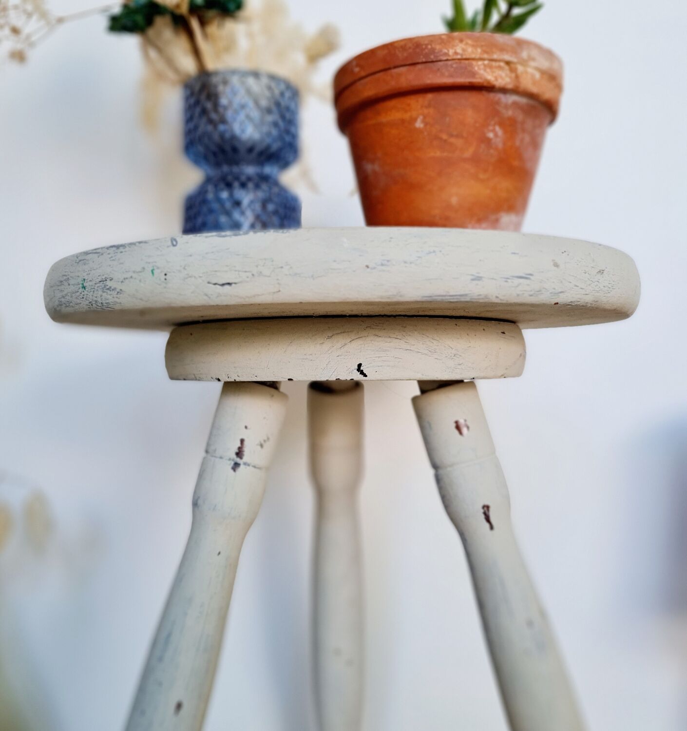Tripod stool in wood