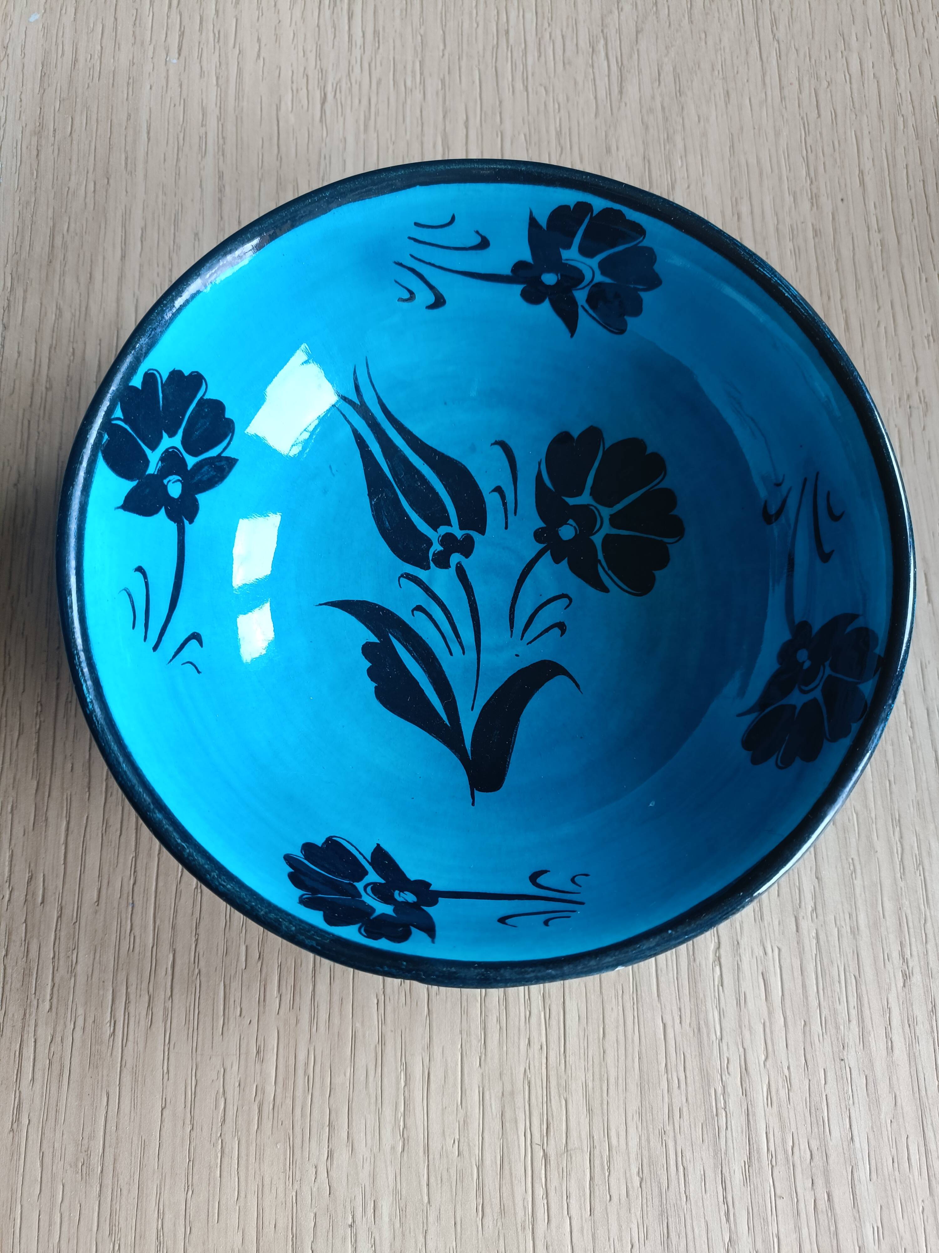 Blue earthenware bowl with floral decoration