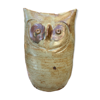 Vase pique fleur representing a sandstone owl, by Ginette and Edouard Solorzano