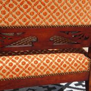 Ancienne banquette en bois et velours orange
