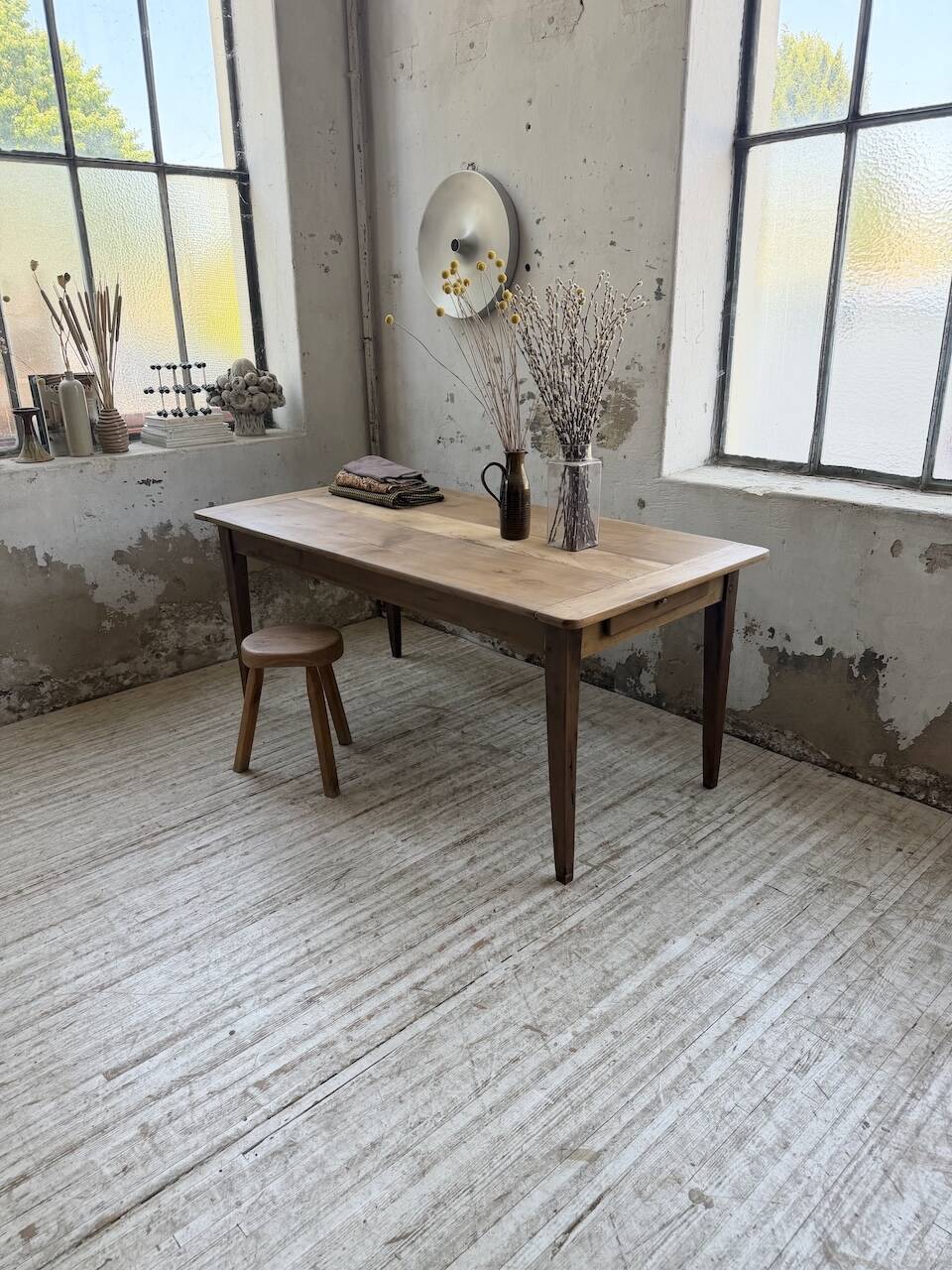 Table de ferme noyer pieds fuseaux 1950