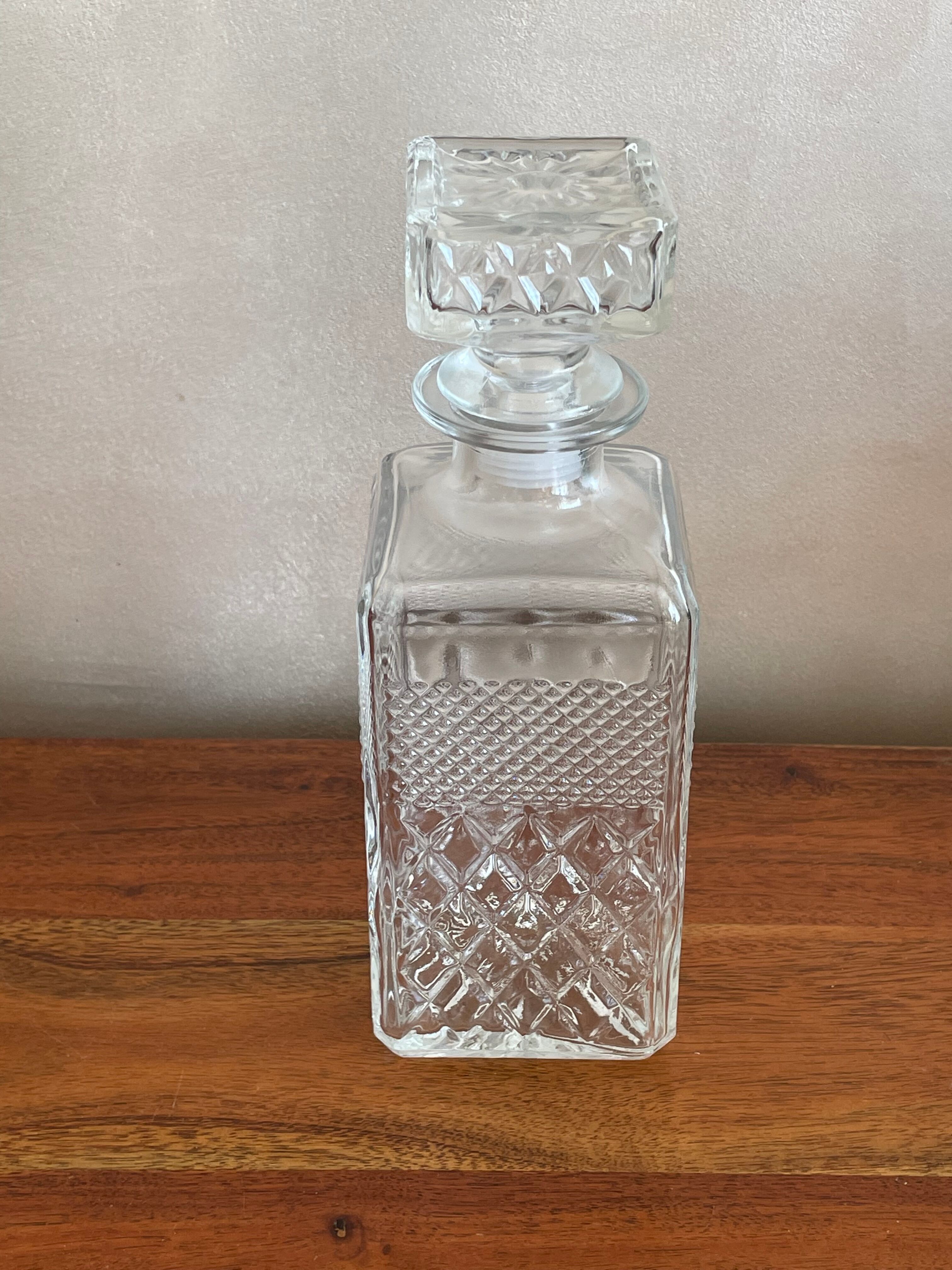 Glass whisky decanter