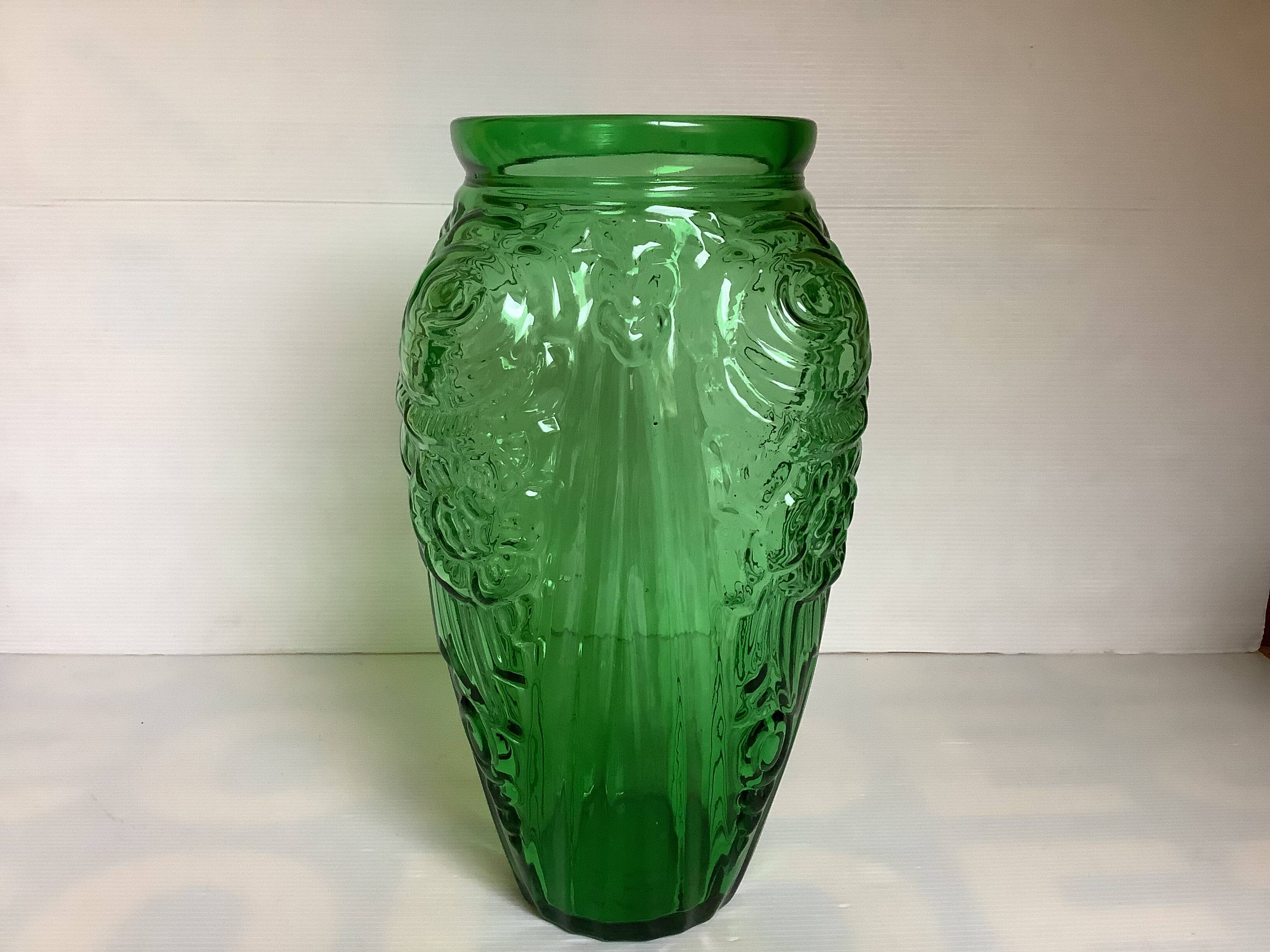 Grand vase verre vert de Julius Stolle art déco