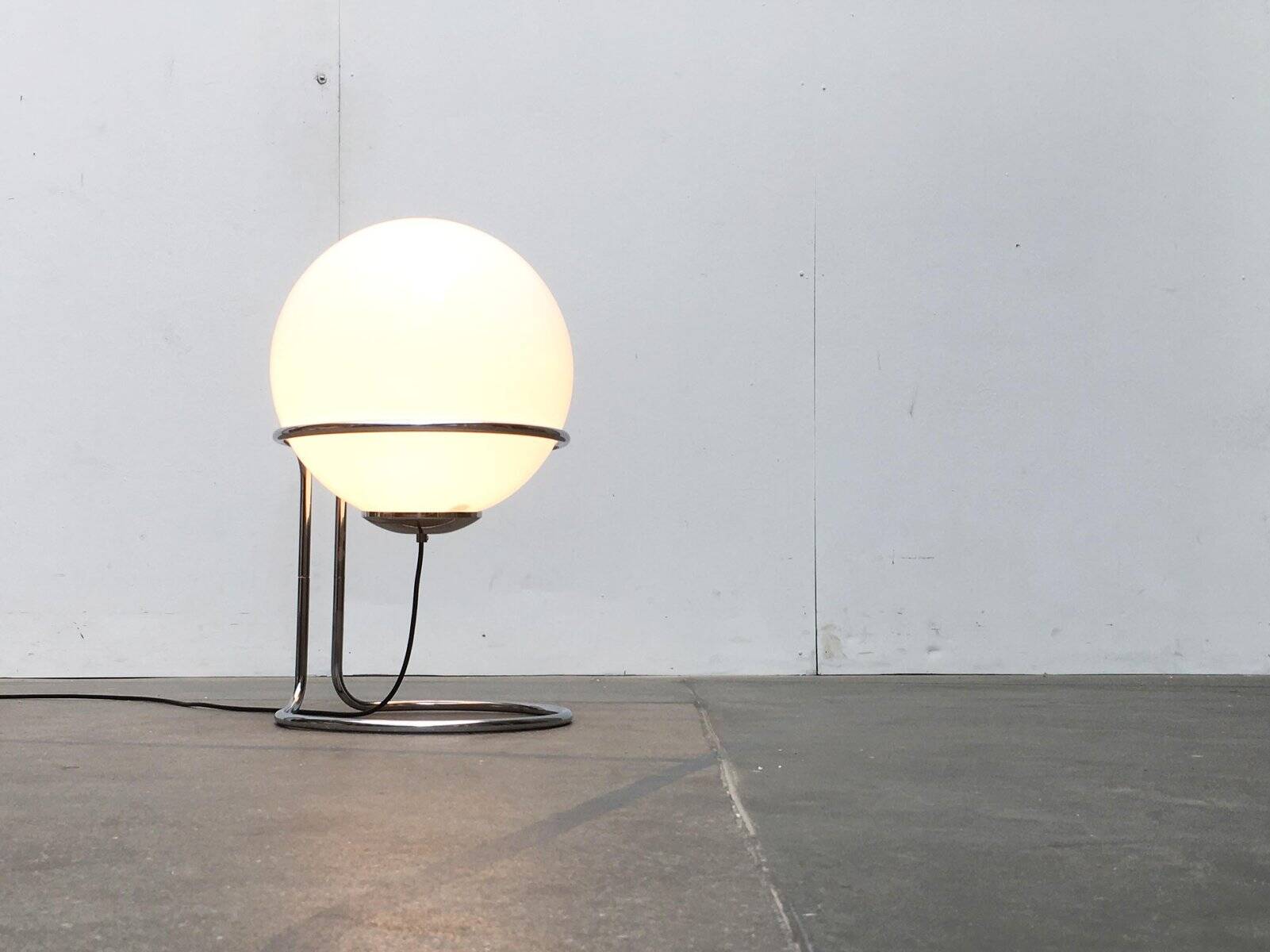 Vintage globe floor lamp in glass and chrome from the space age.