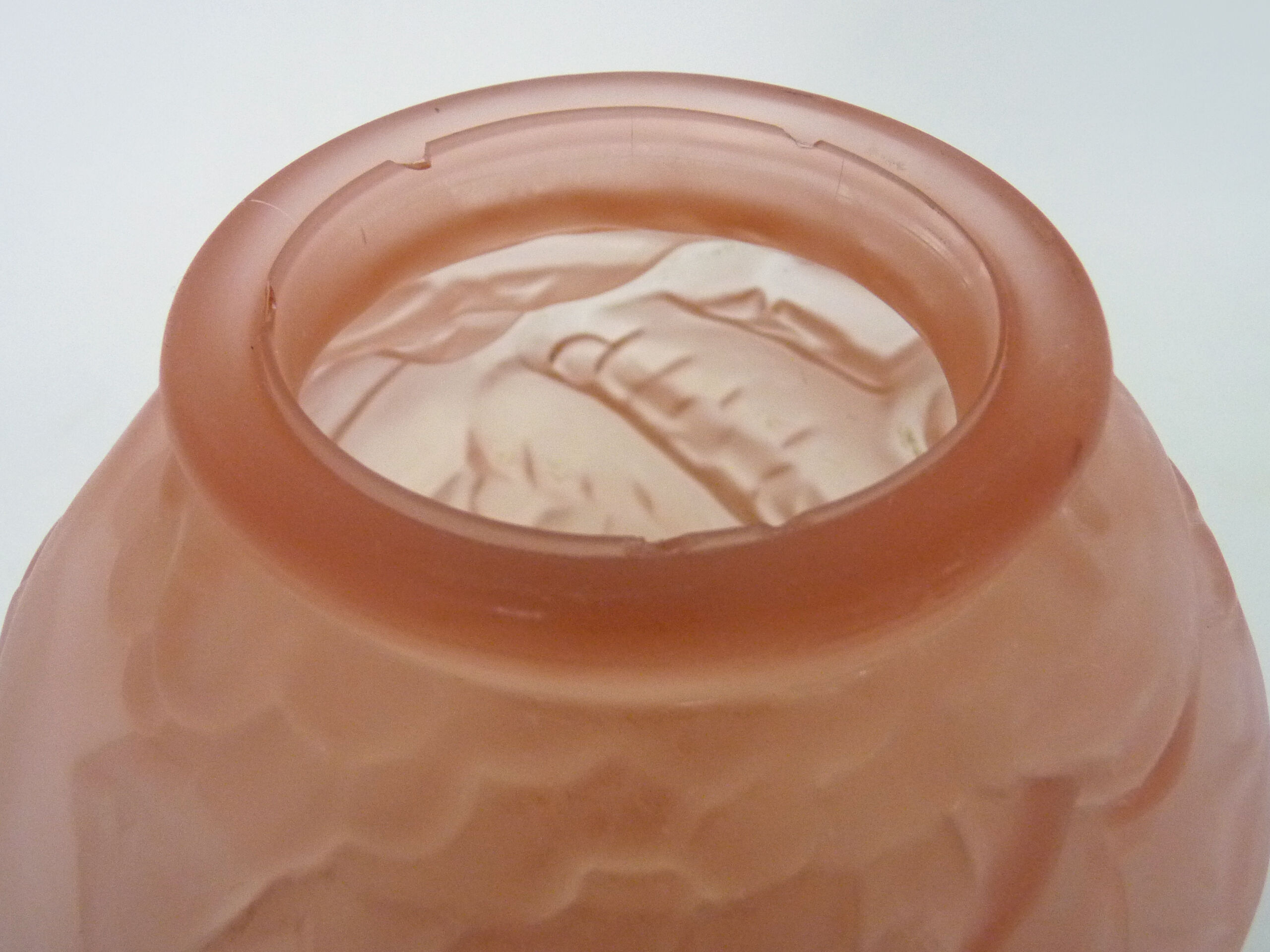 Art deco ball vase in pink glass paste with bird decoration