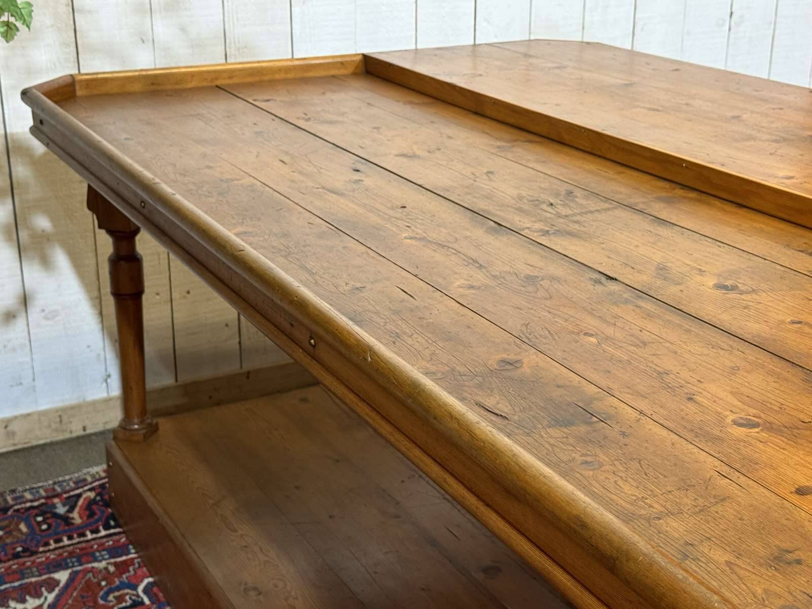 19th-century work table in English pine.