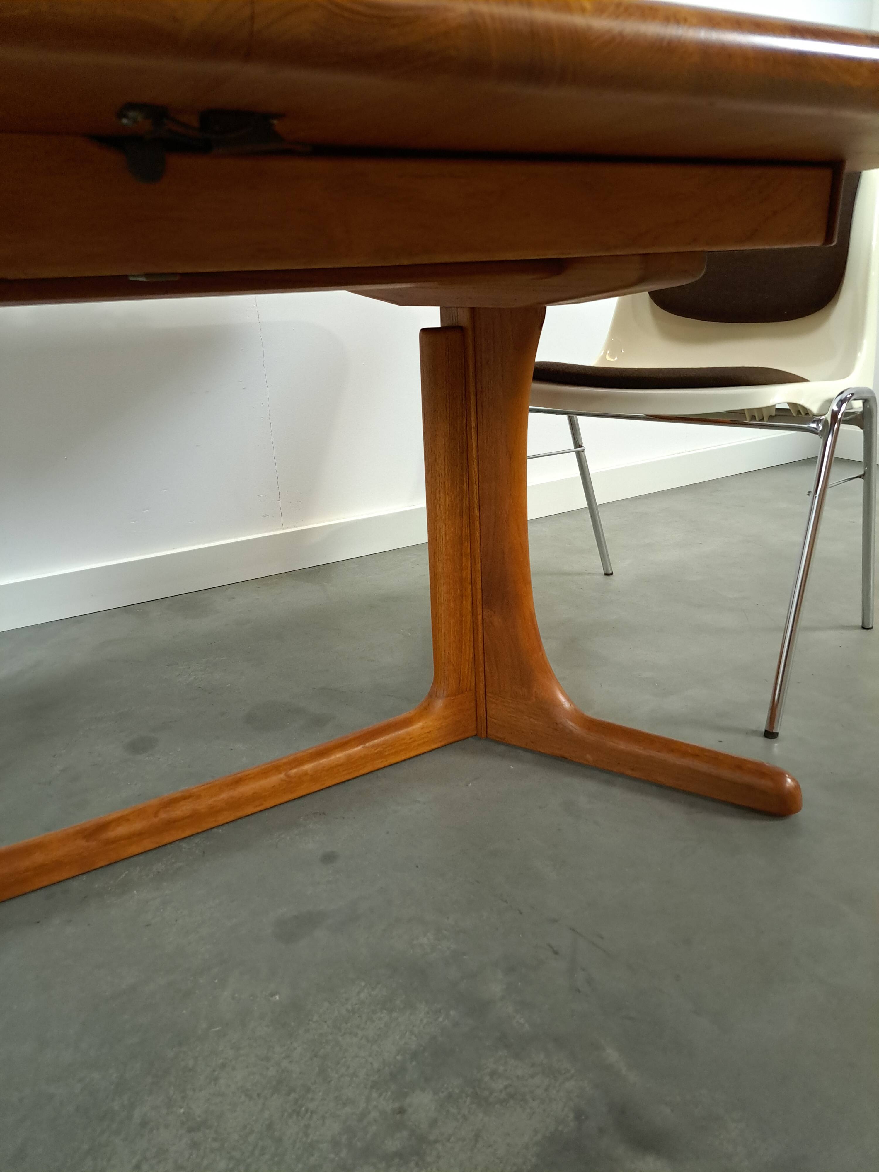 XL Deense uitschuifbare teak eettafel