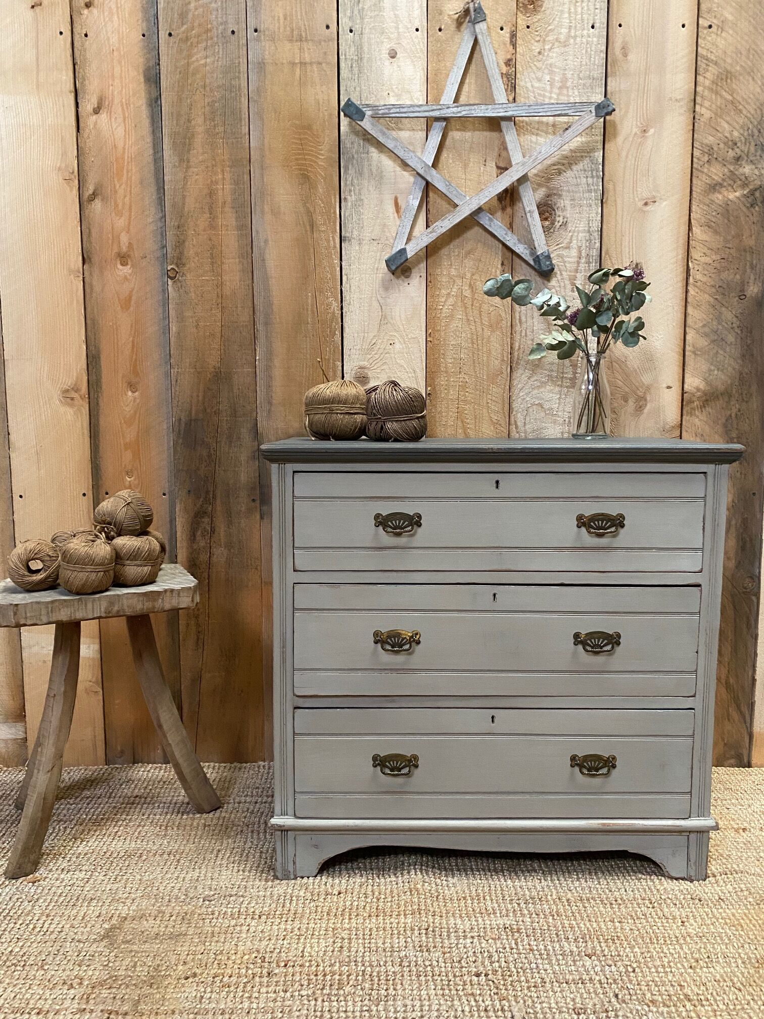 Patinated English chest of drawers from the 30s and 40s