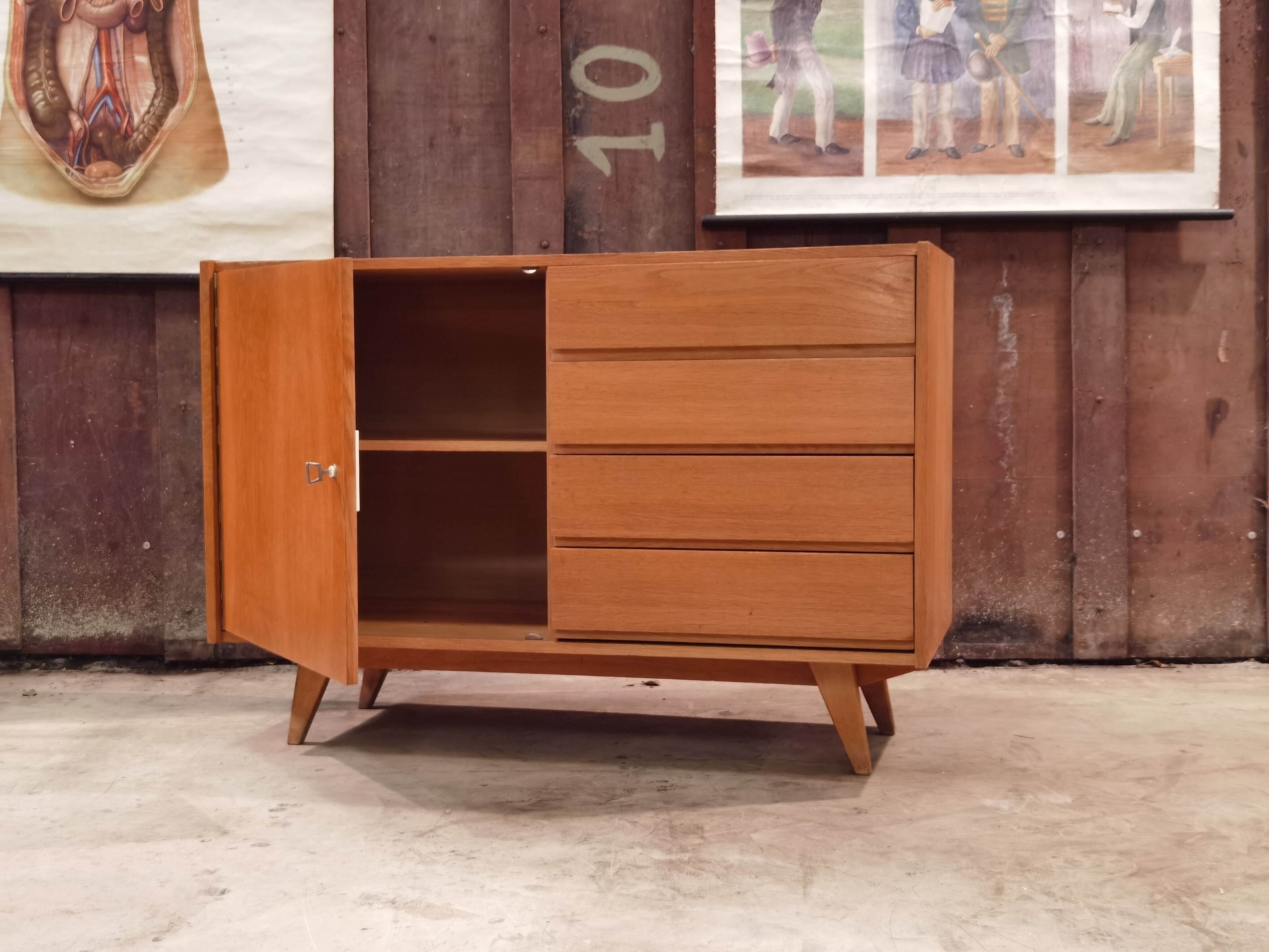 Buffet, U 458 by Jiri Jiroutek