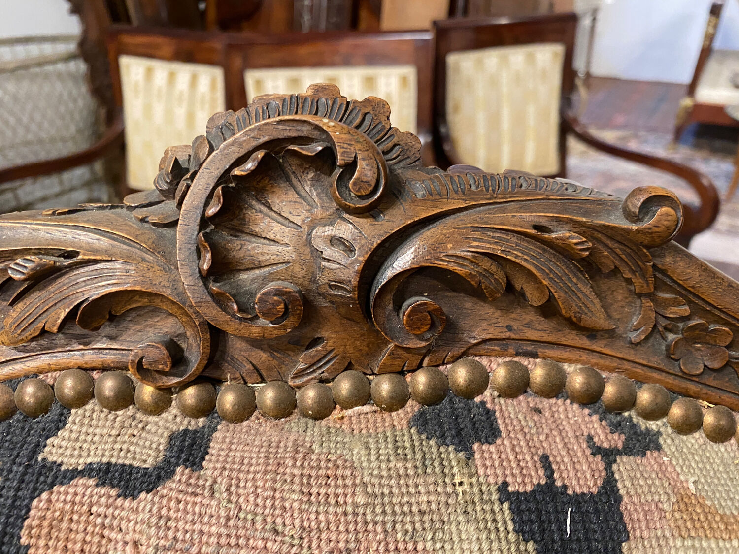 Fauteuil en noyer style Louis XV